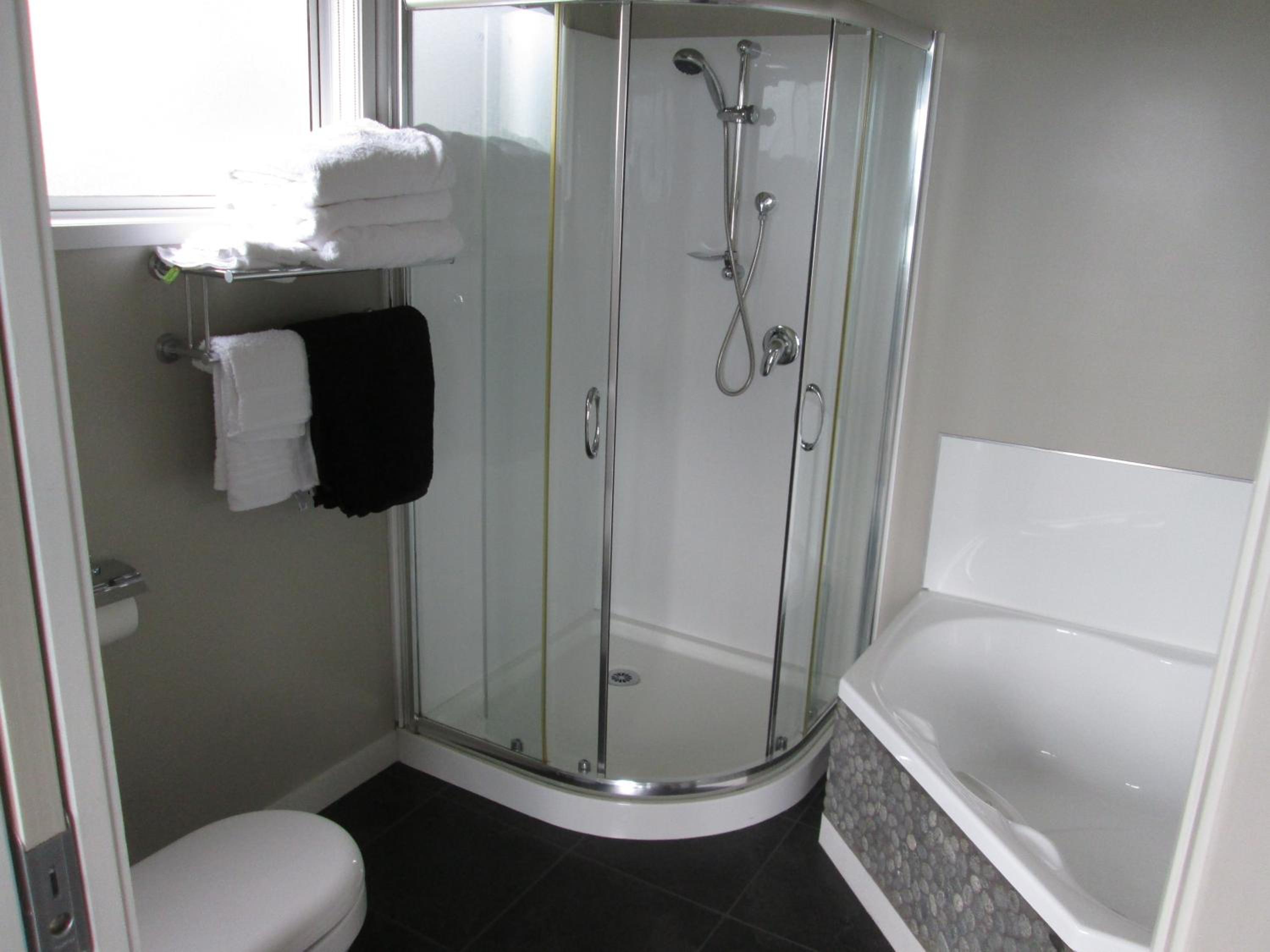 Beach side Apartment Nelson view 5