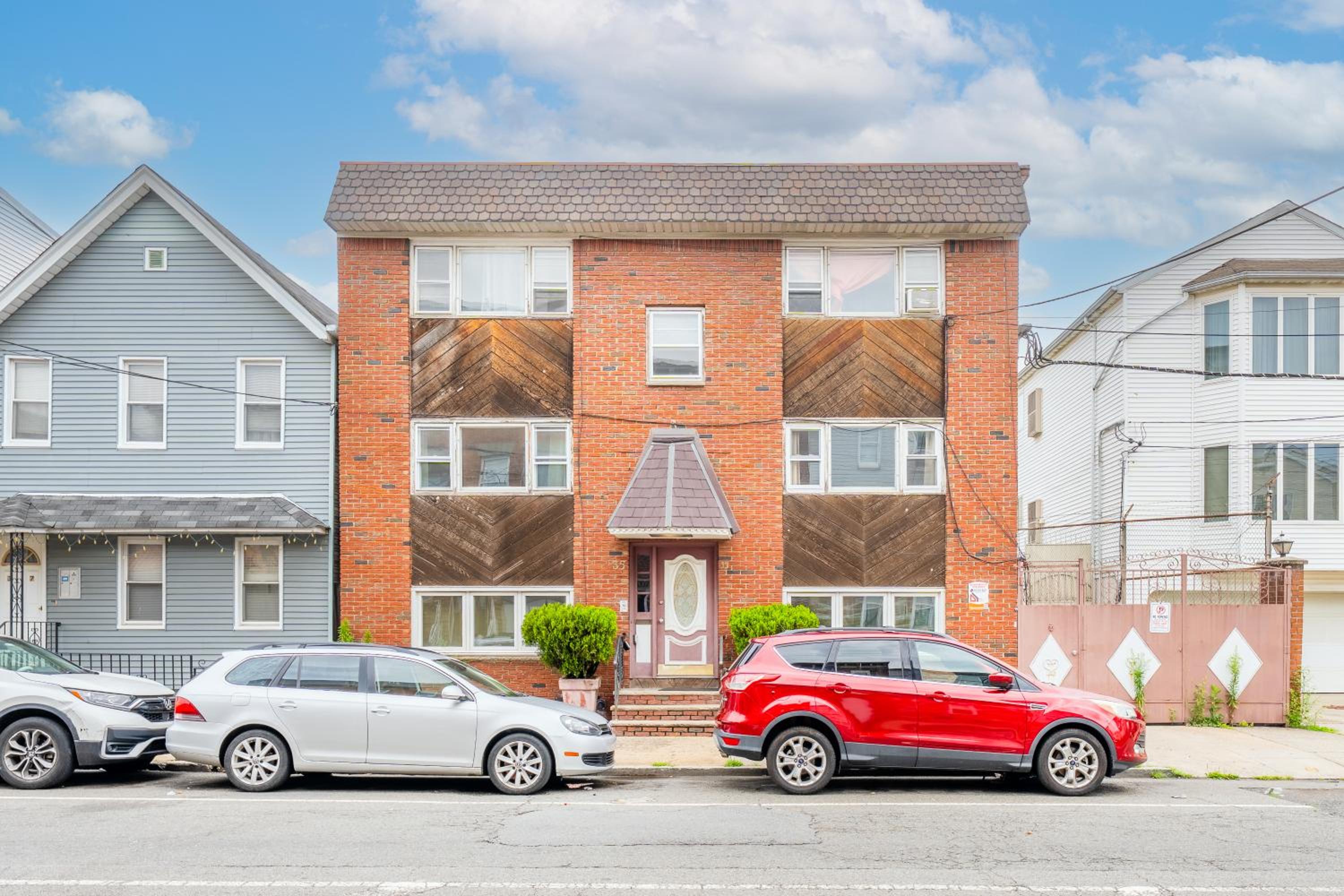 Modern 2BR North Ironbound Apartment
