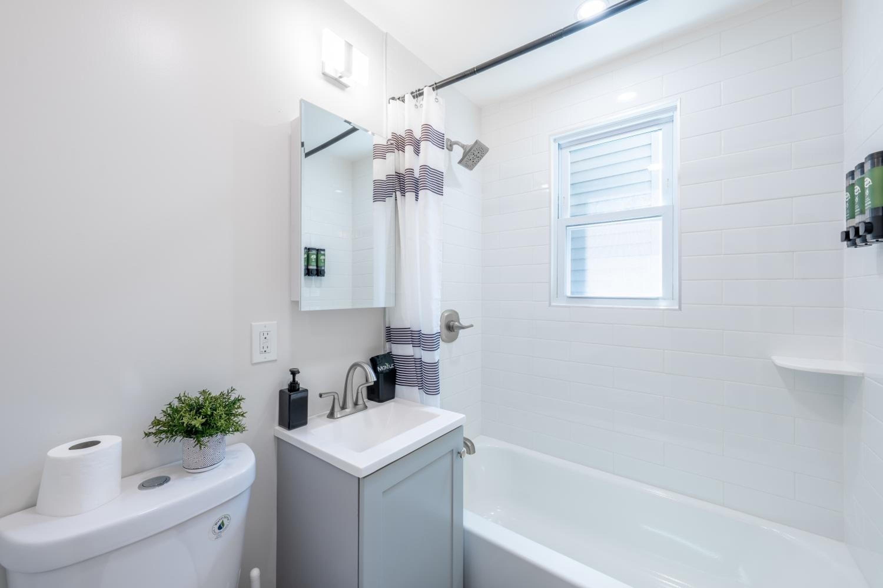 Modern 2BR North Ironbound Apartment