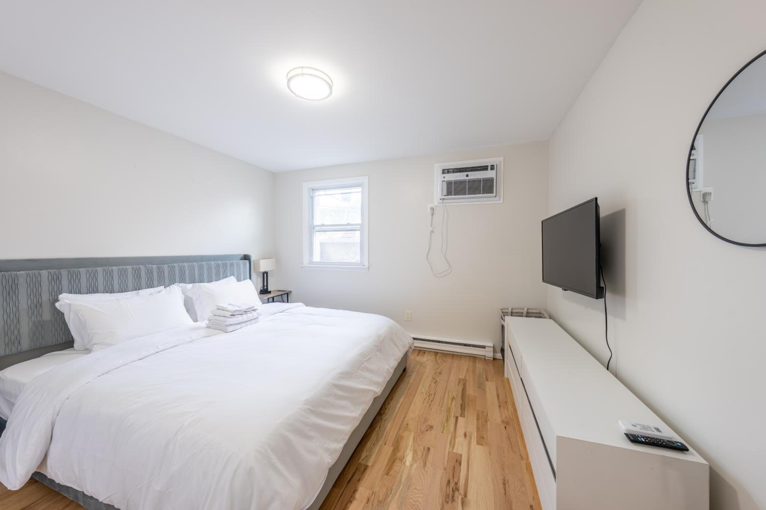 Modern 2BR North Ironbound Apartment