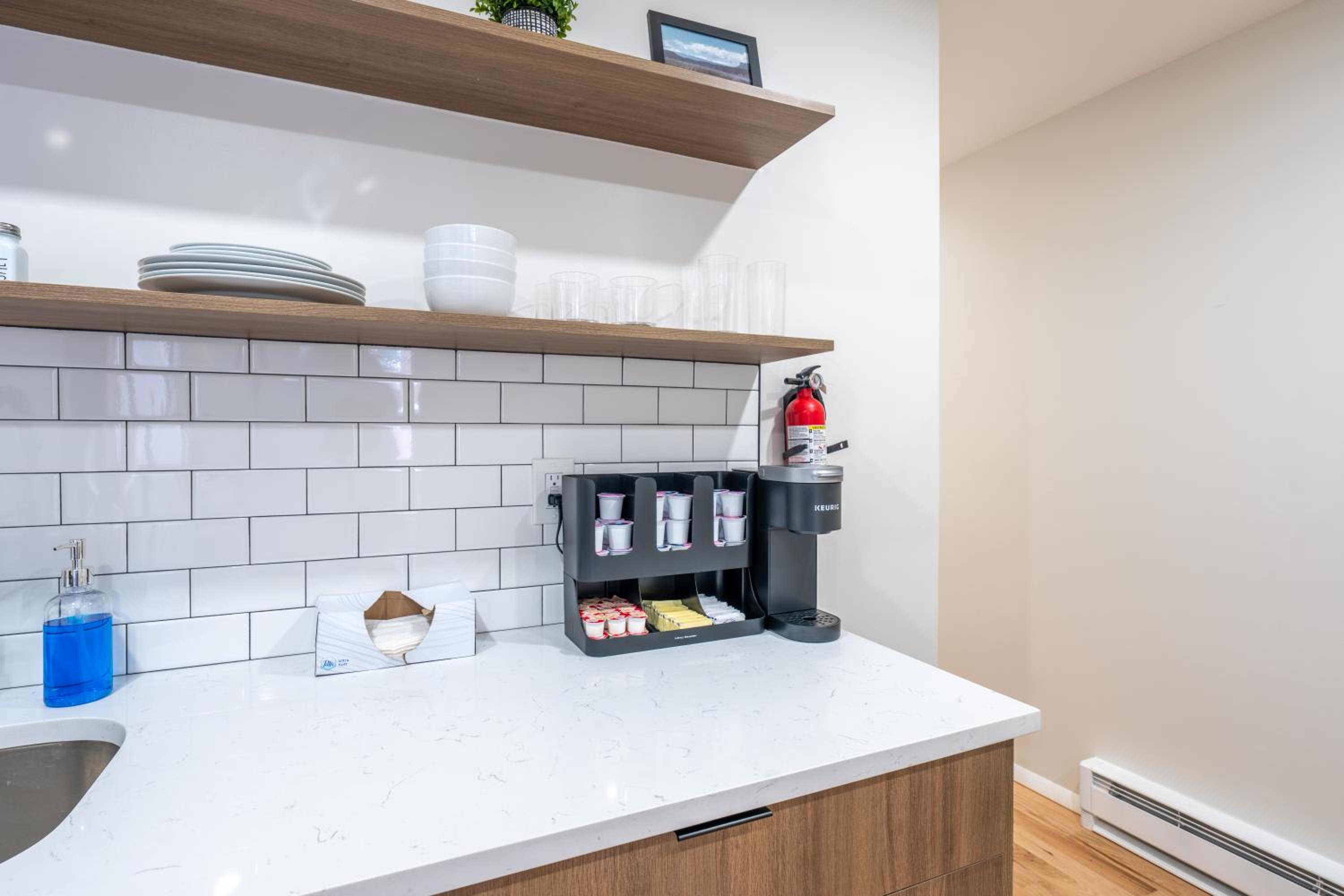 Modern 2BR North Ironbound Apartment