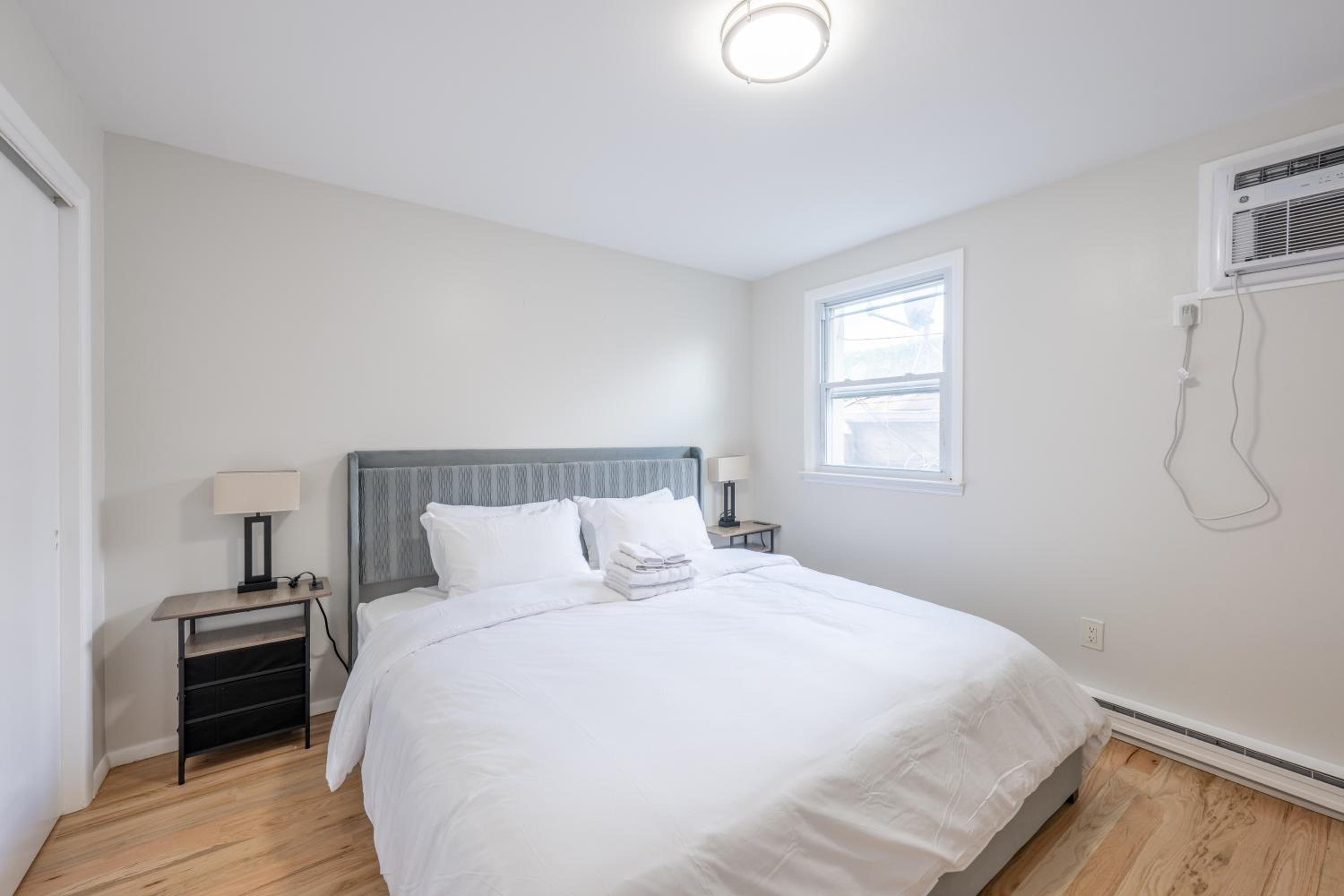 Modern 2BR North Ironbound Apartment