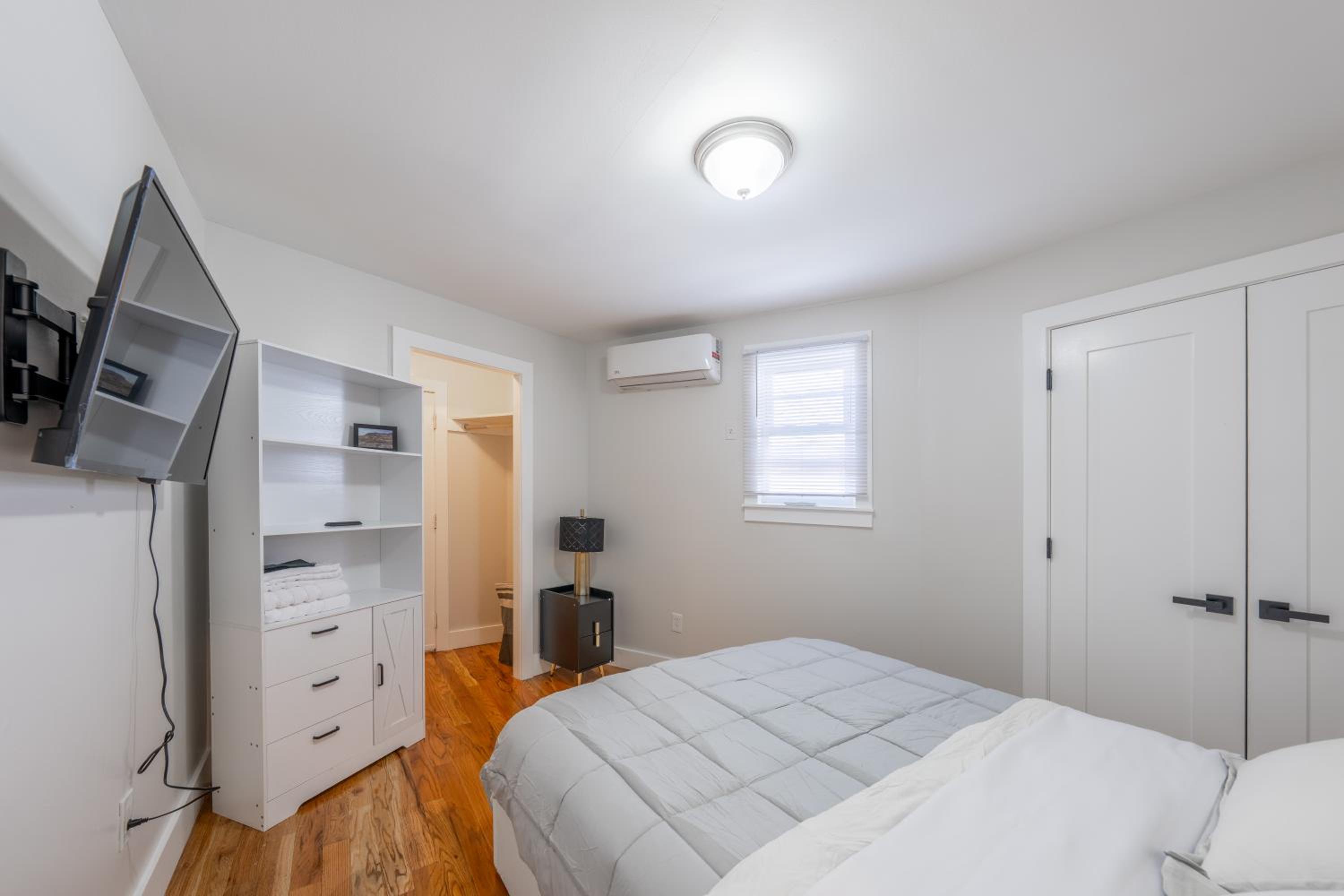 Modern 2BR North Ironbound Apartment