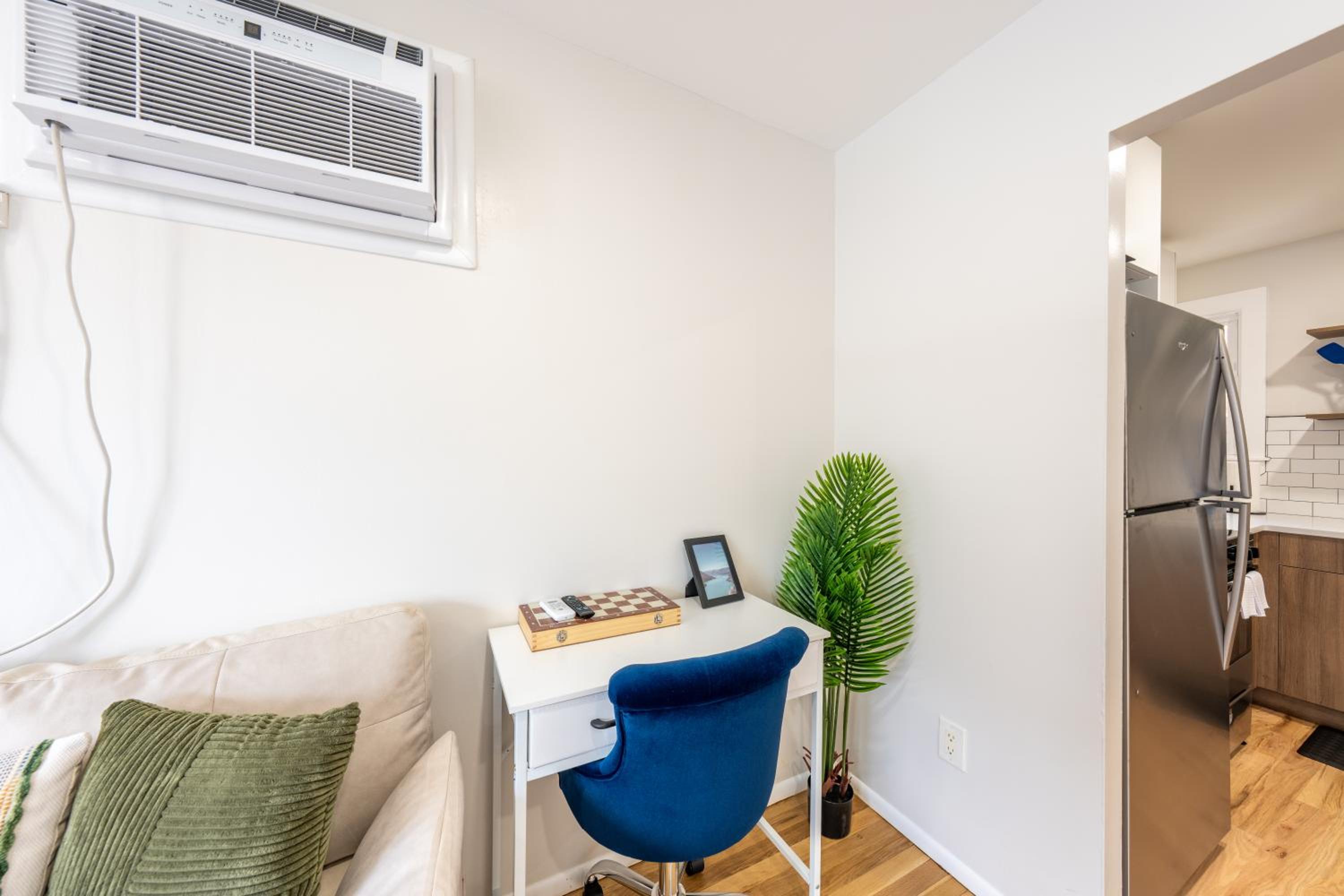 Modern 2BR North Ironbound Apartment