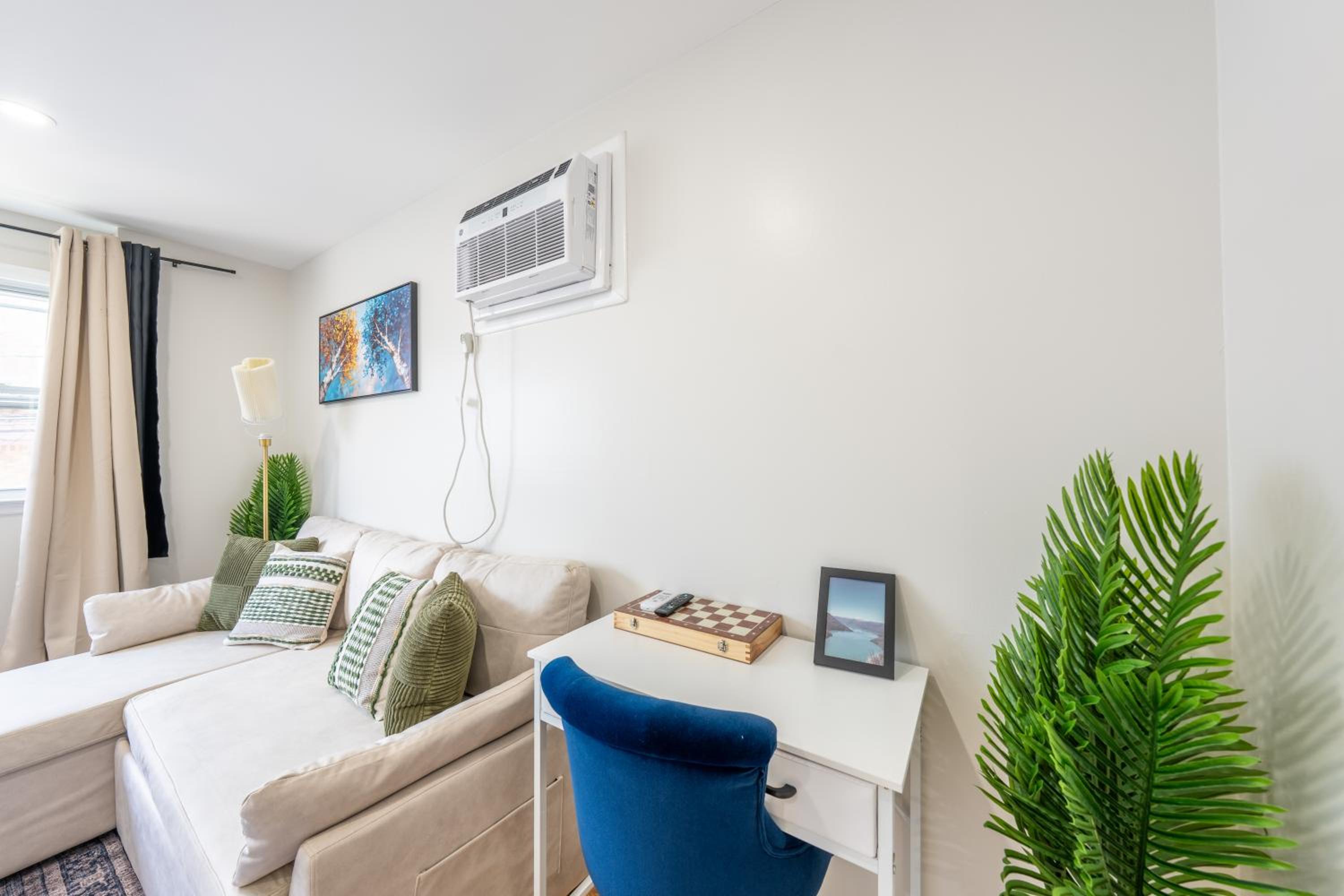 Modern 2BR North Ironbound Apartment