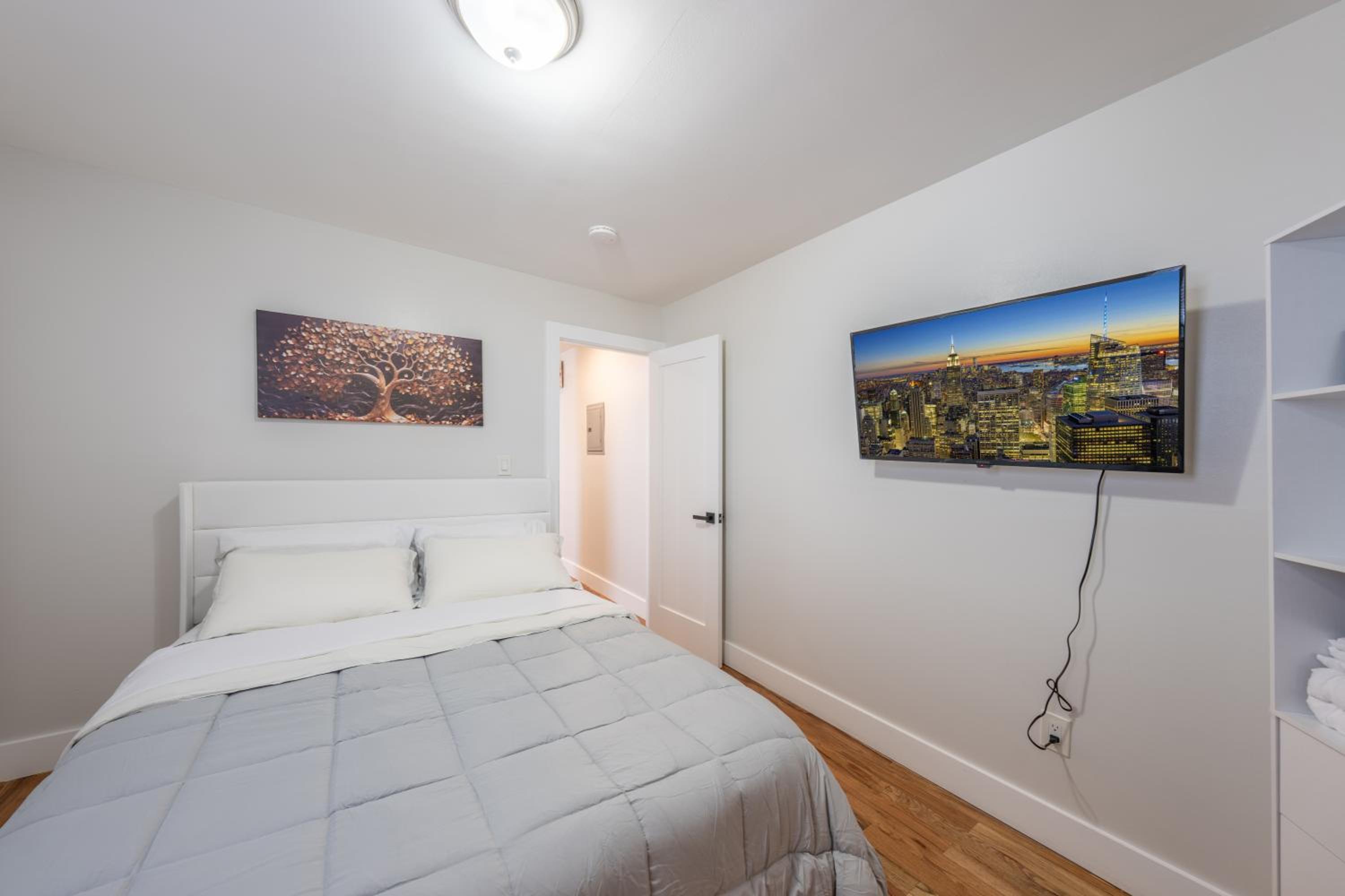 Modern 2BR North Ironbound Apartment