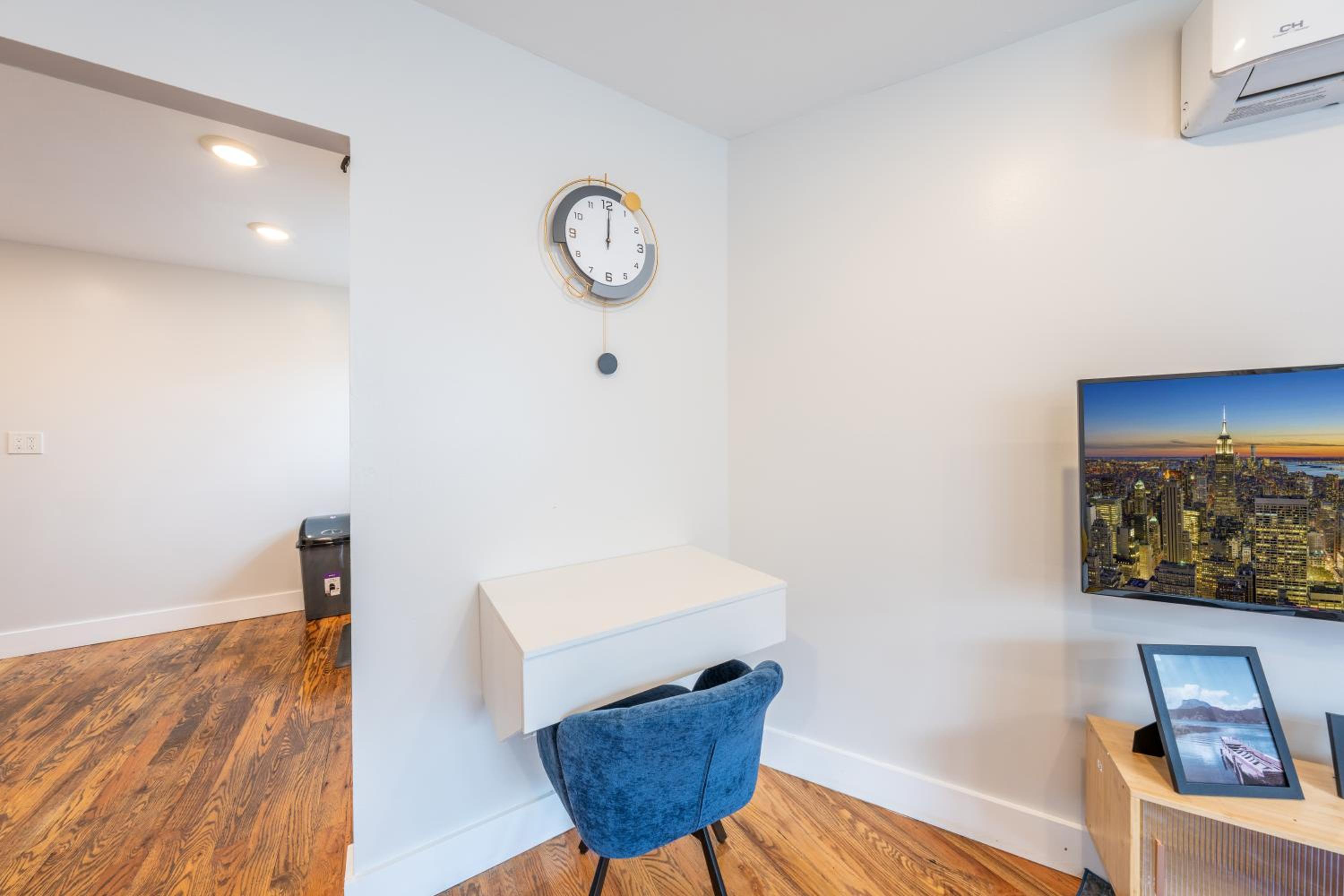 Modern 2BR North Ironbound Apartment