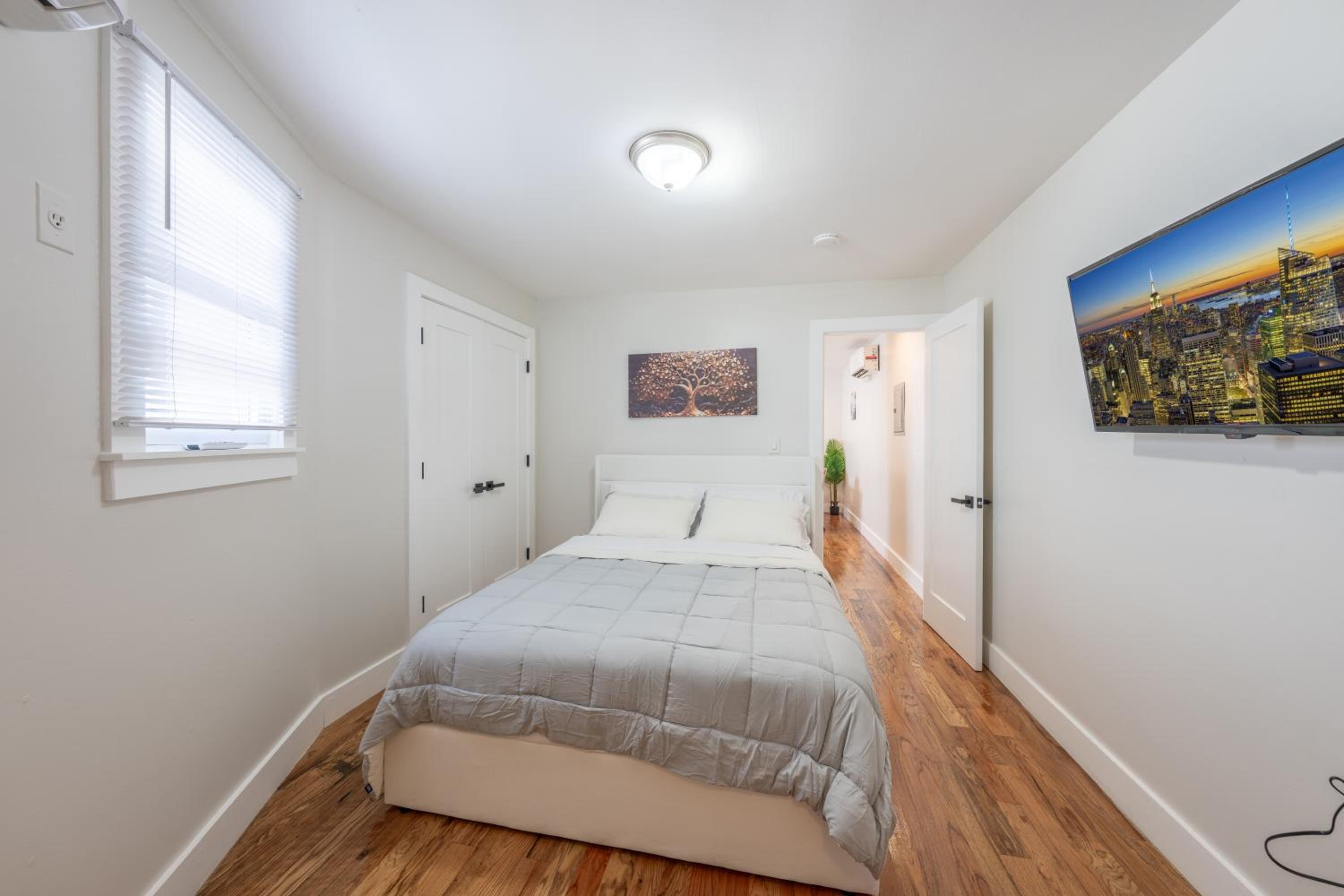 Modern 2BR North Ironbound Apartment