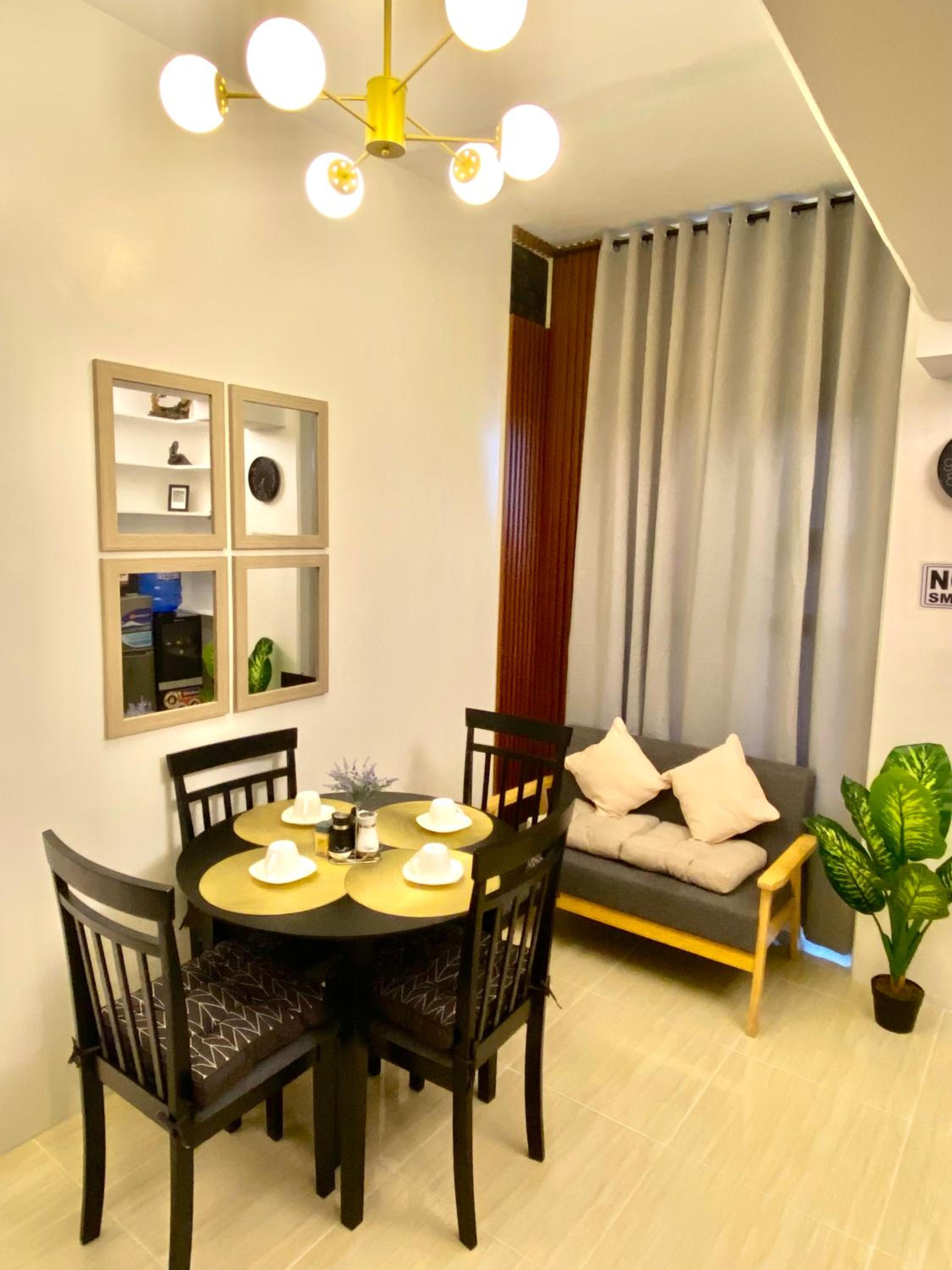 Seven-Eleven Inn 1BR Condo - Royal Oceancrest Mactan