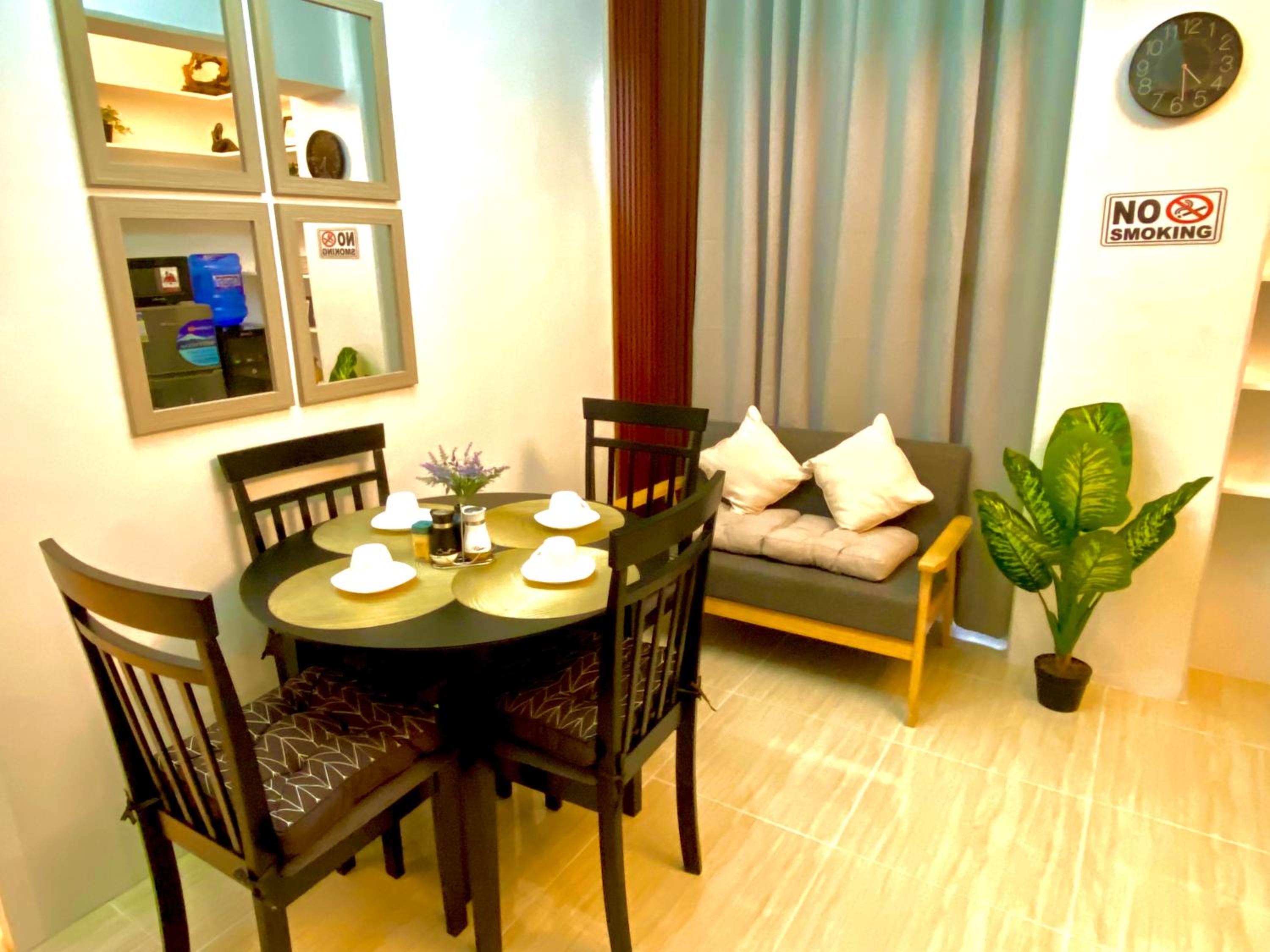 Seven-Eleven Inn 1BR Condo - Royal Oceancrest Mactan
