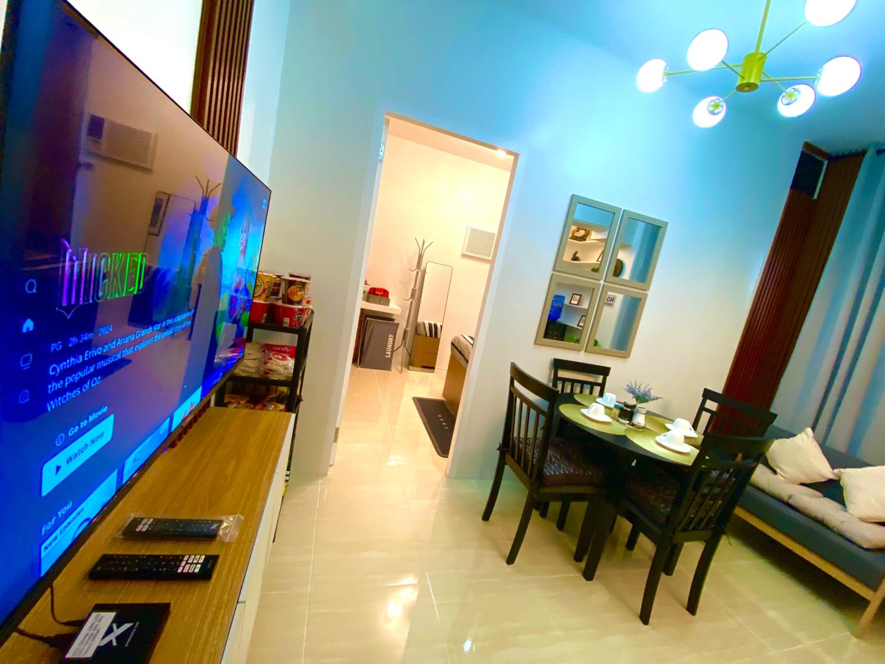 Seven-Eleven Inn 1BR Condo - Royal Oceancrest Mactan
