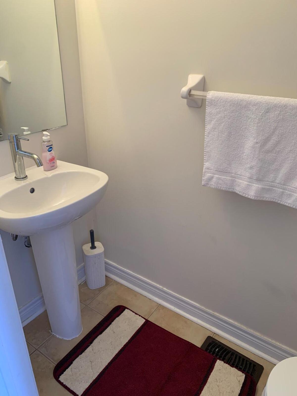 Comfortable Residential 4BR Home with 2 Free Parking