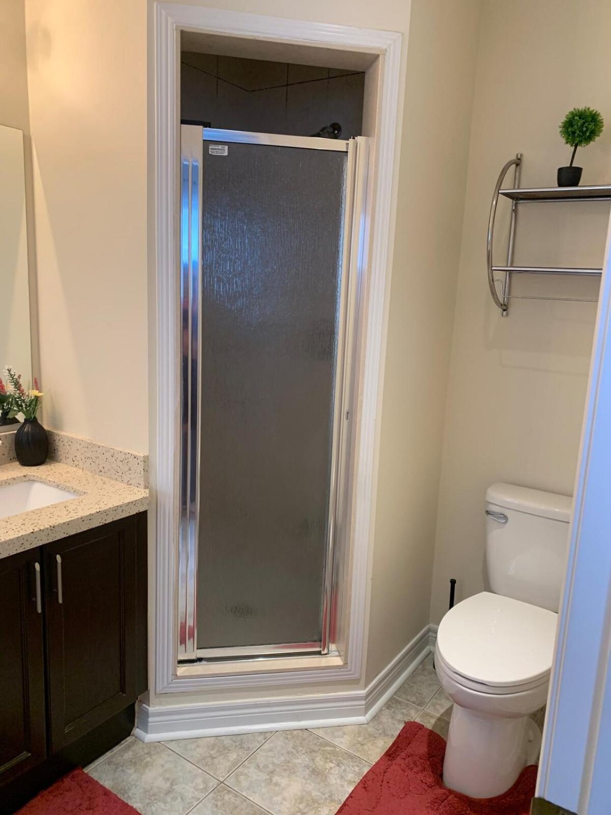 Comfortable Residential 4BR Home with 2 Free Parking