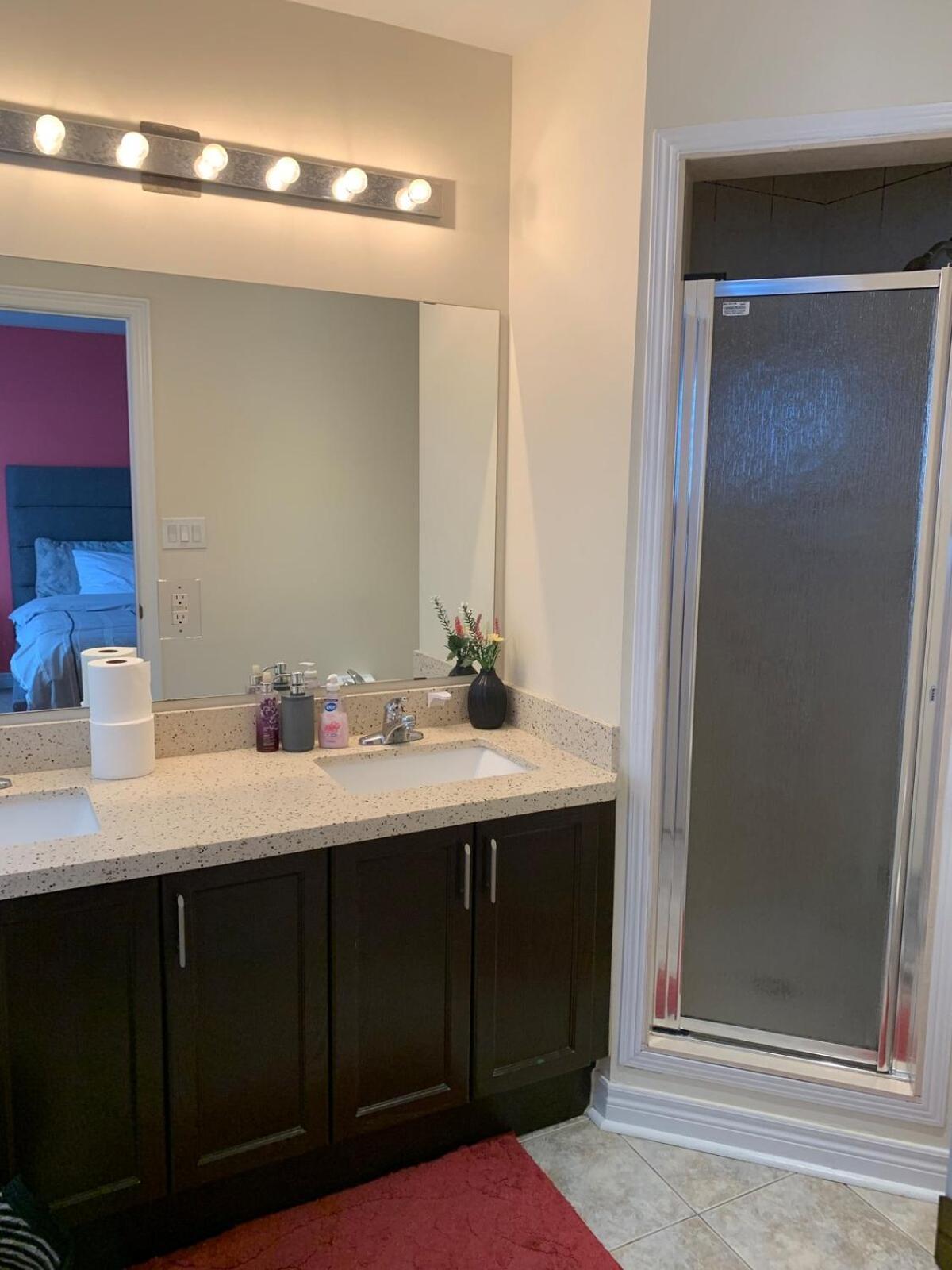 Comfortable Residential 4BR Home with 2 Free Parking