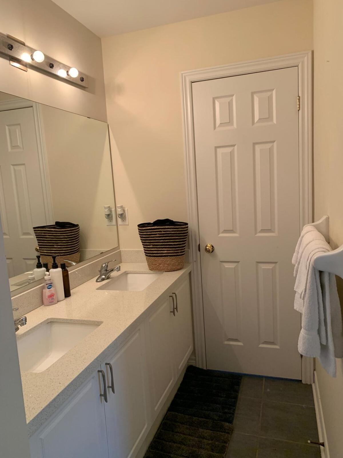 Comfortable Residential 4BR Home with 2 Free Parking