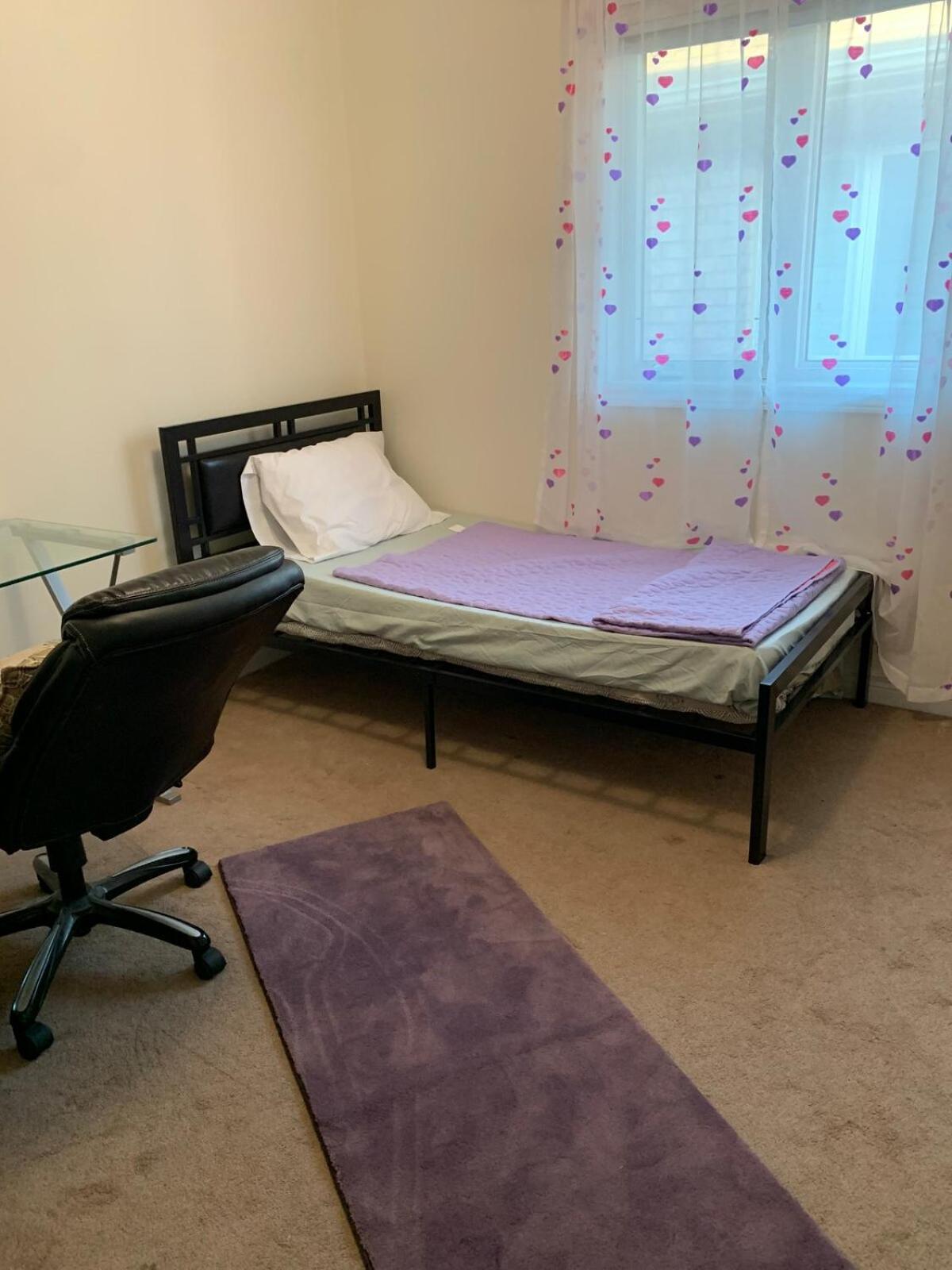 Comfortable Residential 4BR Home with 2 Free Parking