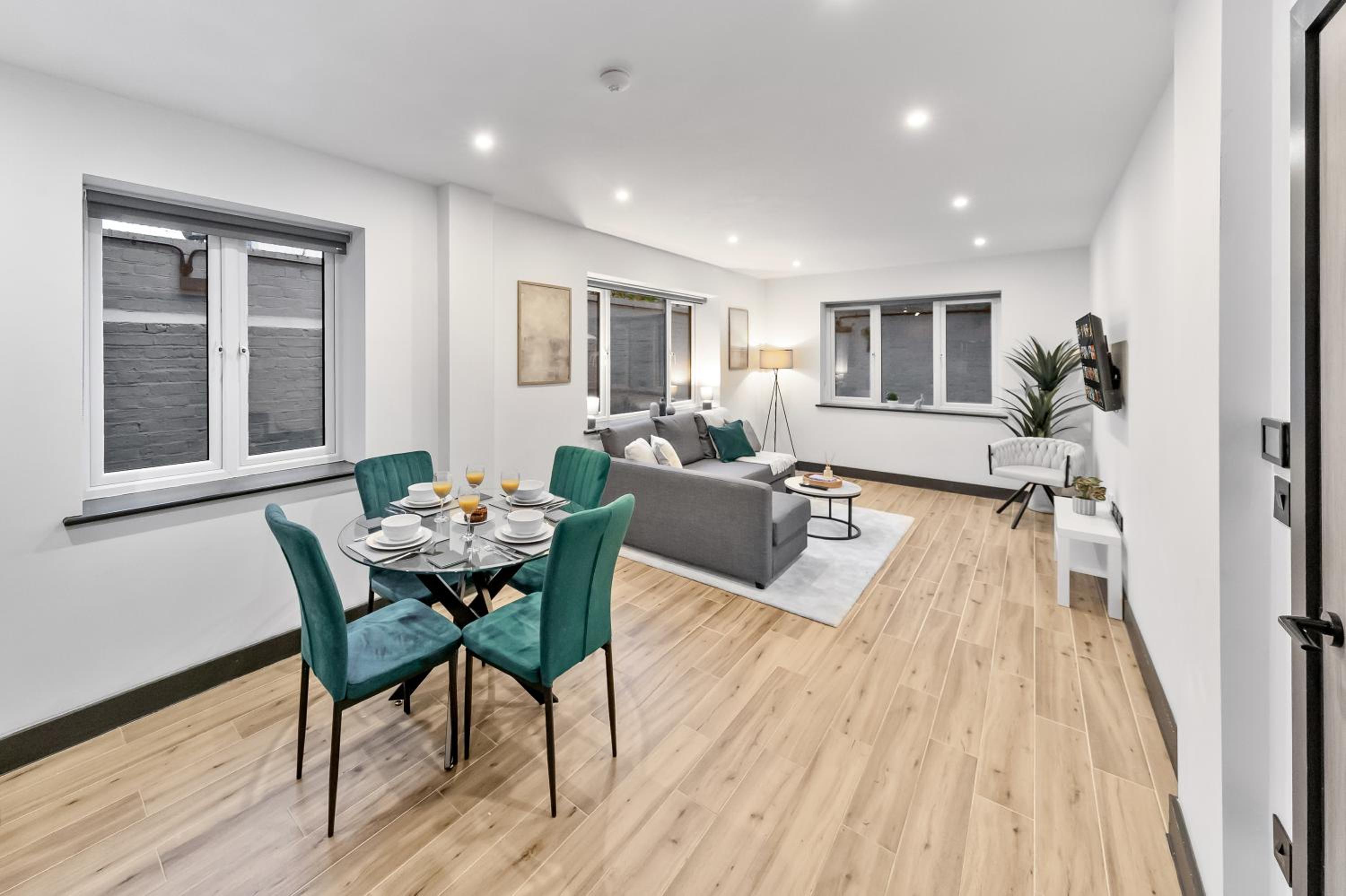 Luxury 1 Bedroom Apartment sleeps 4 with terrace 10 min to tube