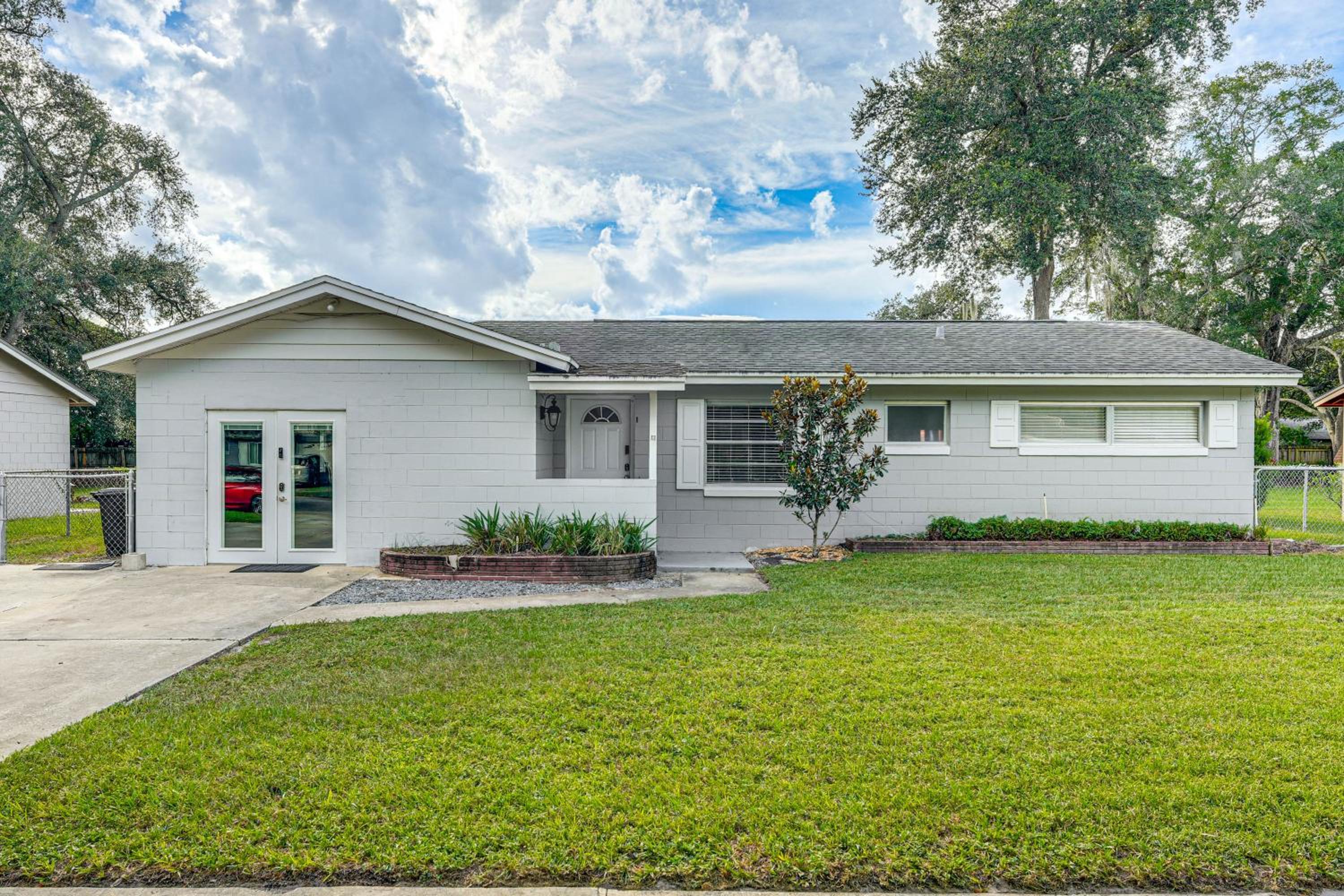 Gateway to Orlando Theme Parks! Home with Large Yard