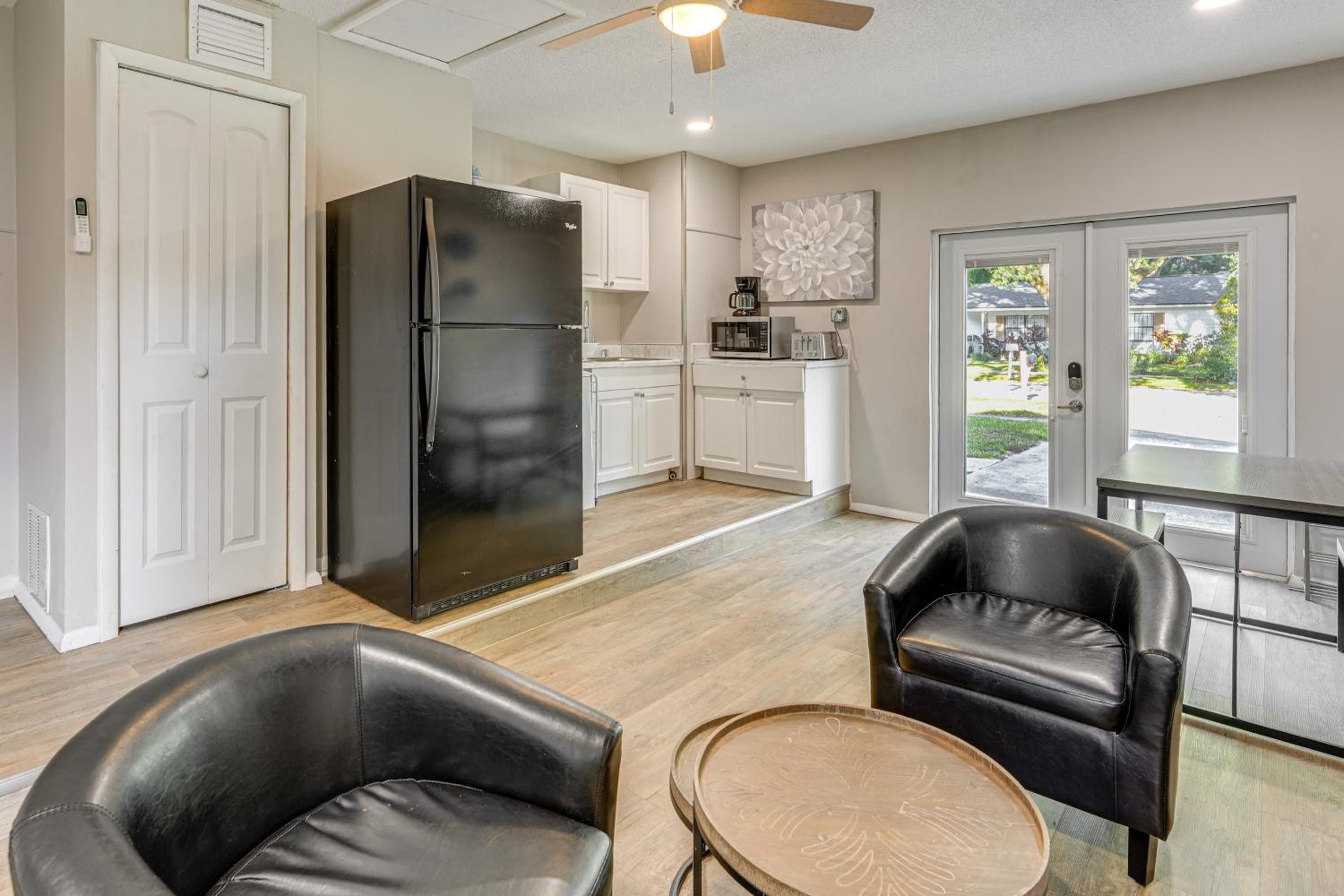 Townhome with Fenced Yard in Orlando Suburbs!