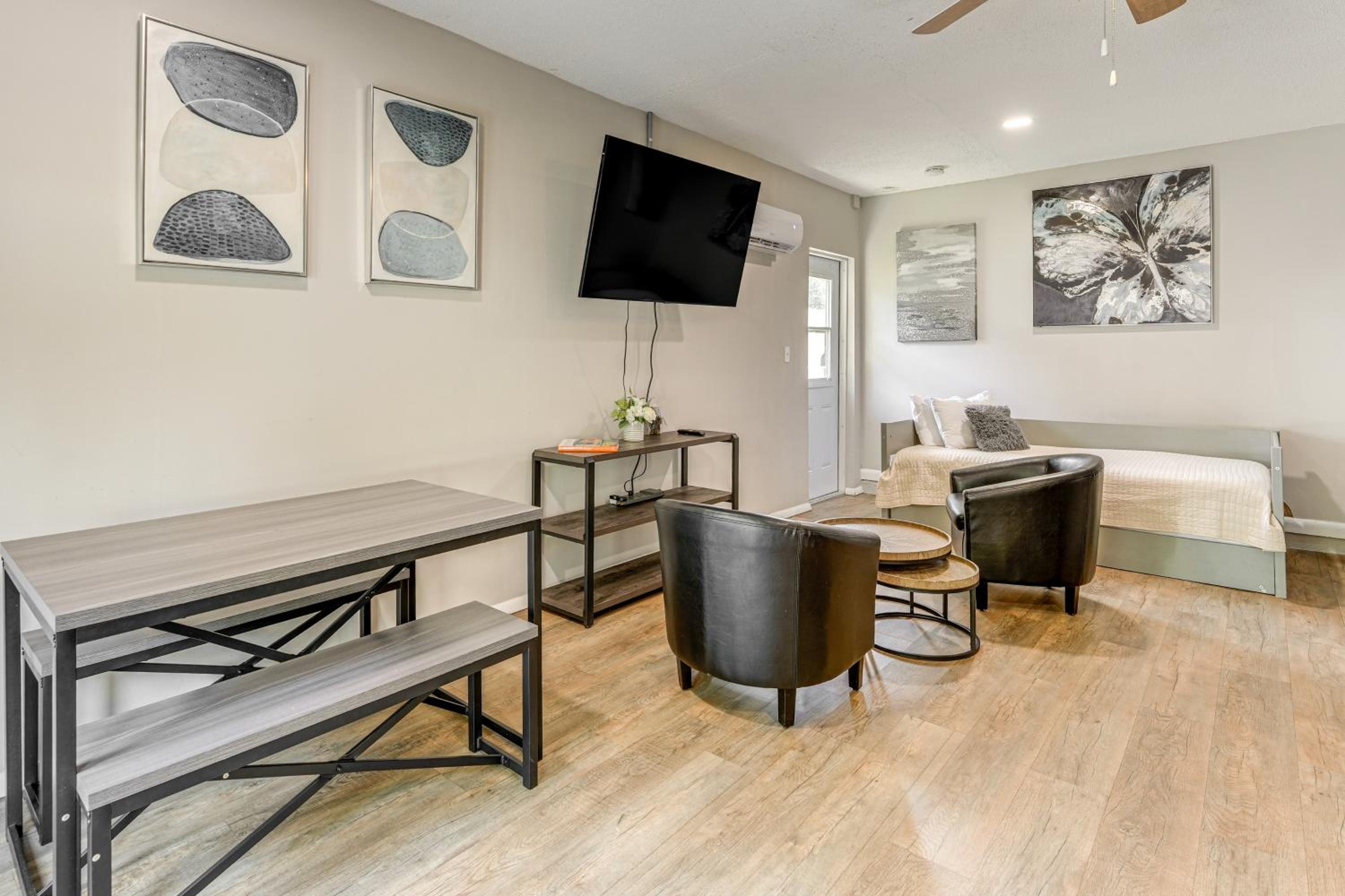 Townhome with Fenced Yard in Orlando Suburbs!