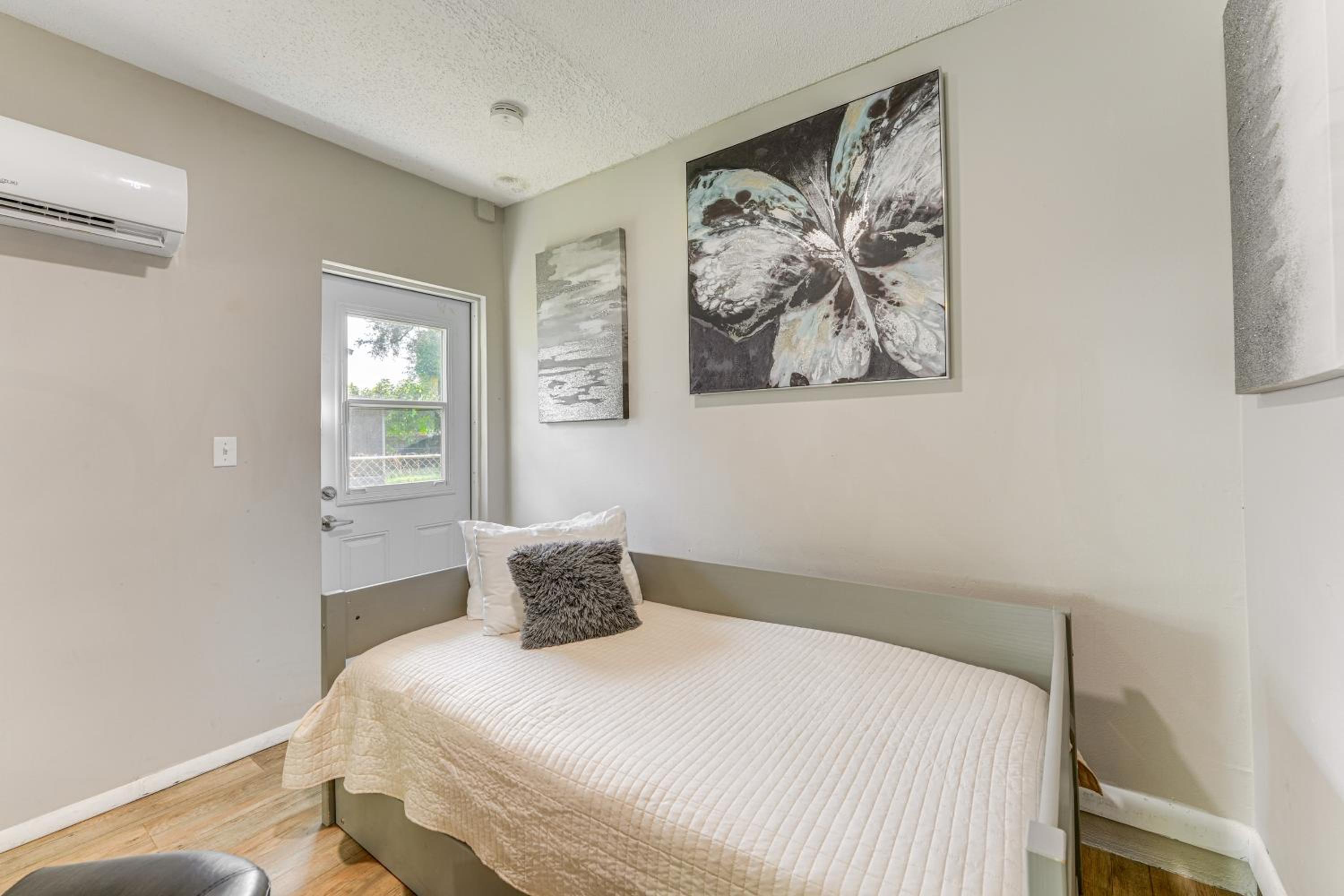 Townhome with Fenced Yard in Orlando Suburbs!