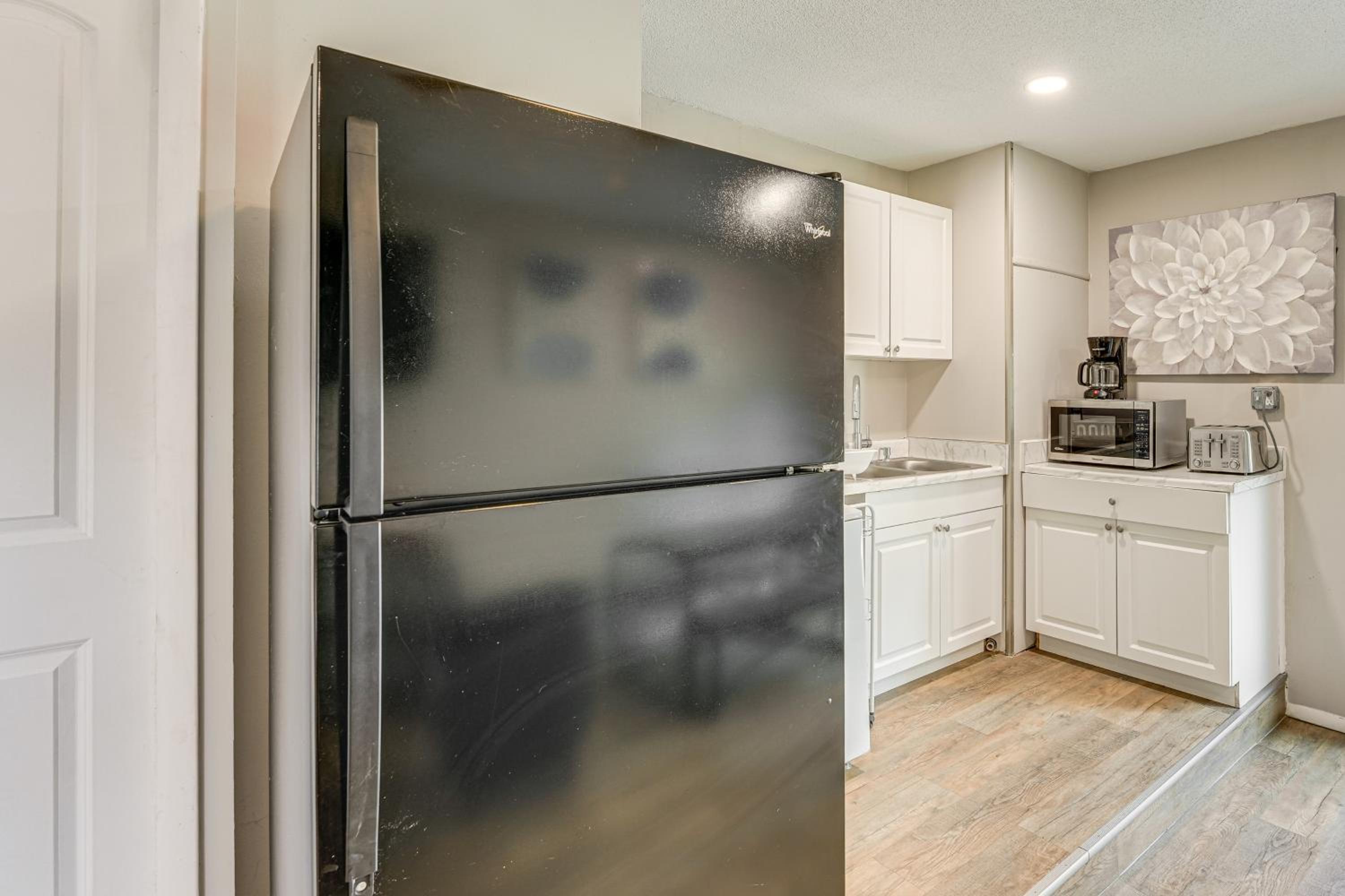 Townhome with Fenced Yard in Orlando Suburbs!
