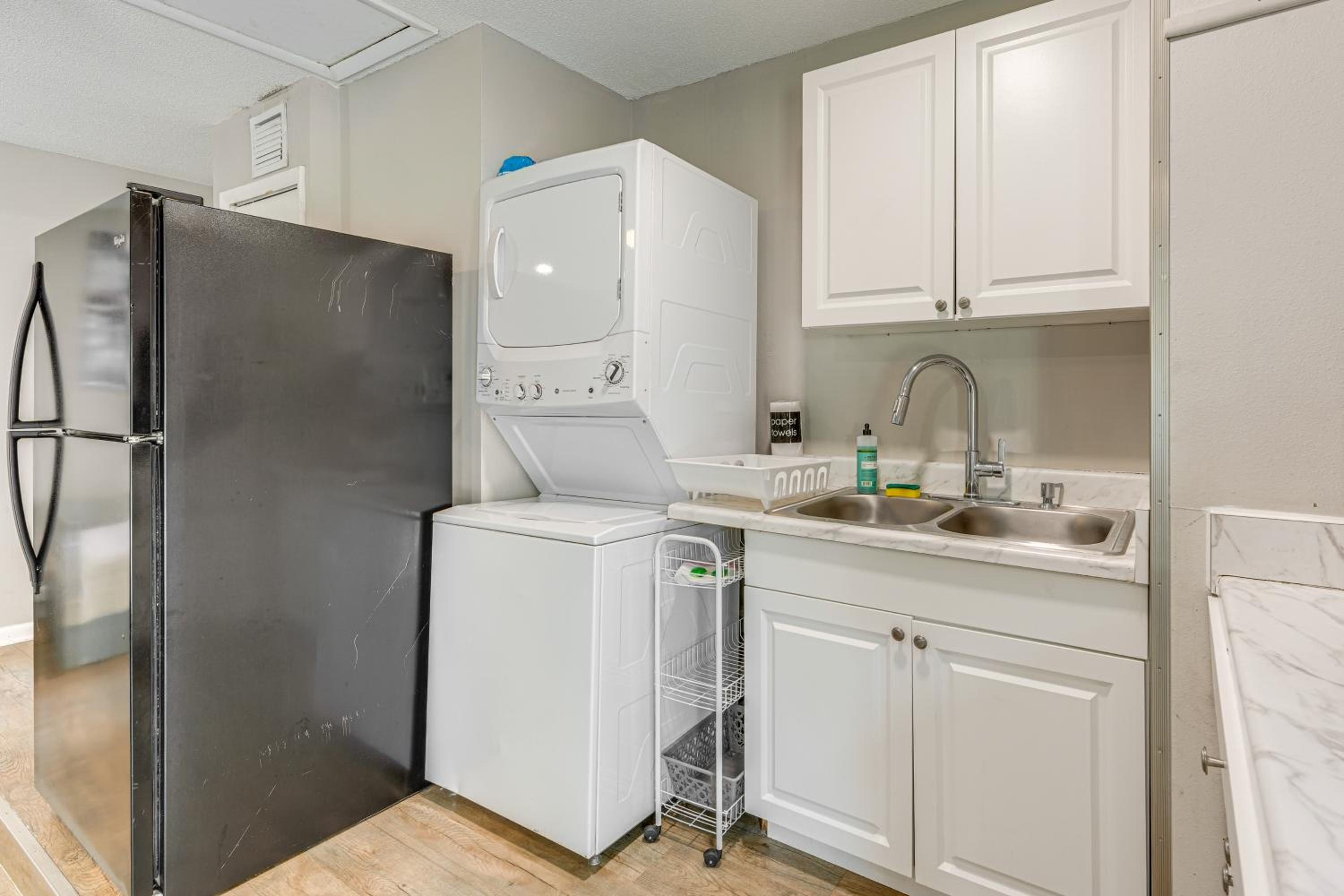 Townhome with Fenced Yard in Orlando Suburbs!