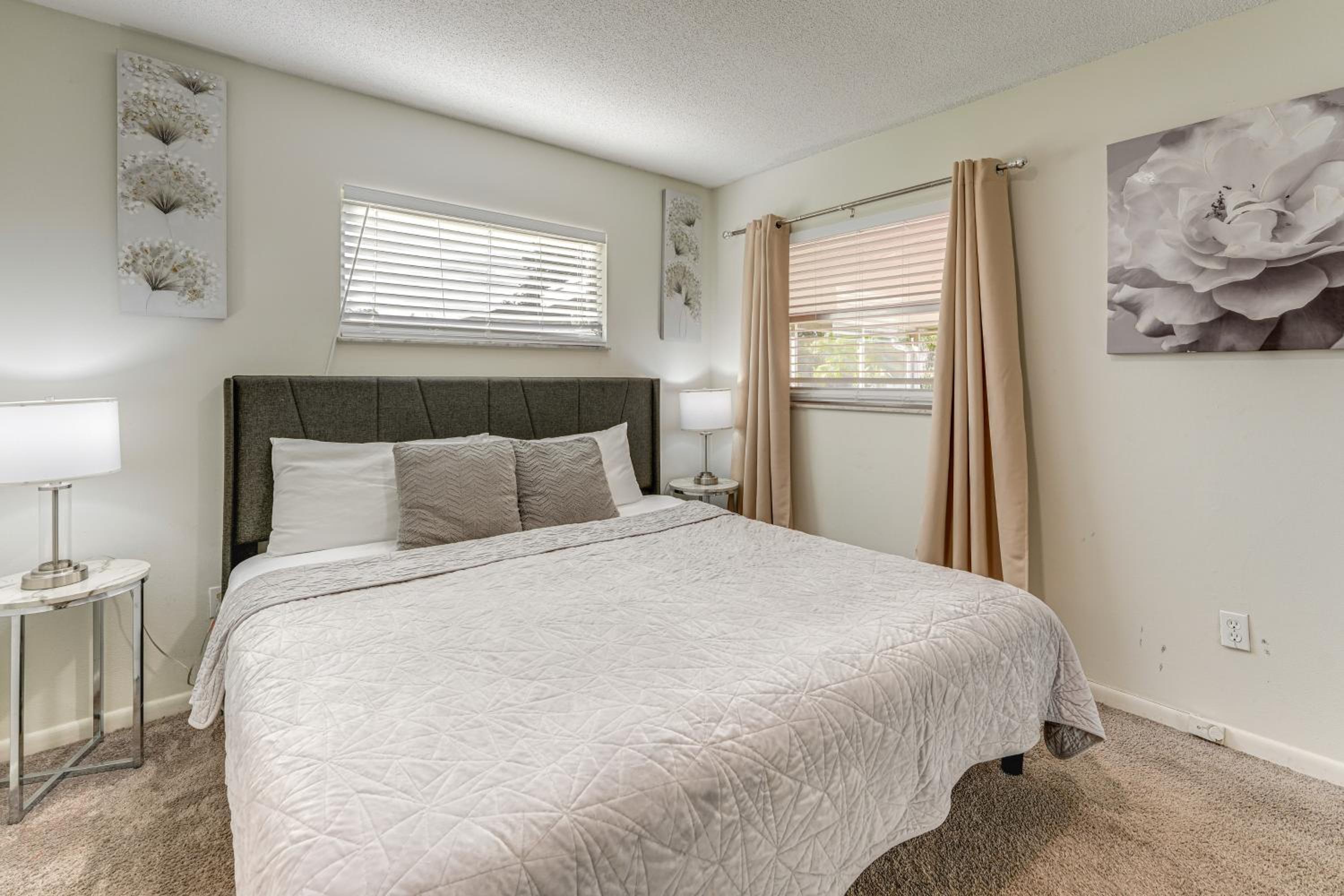 Townhome with Fenced Yard in Orlando Suburbs!