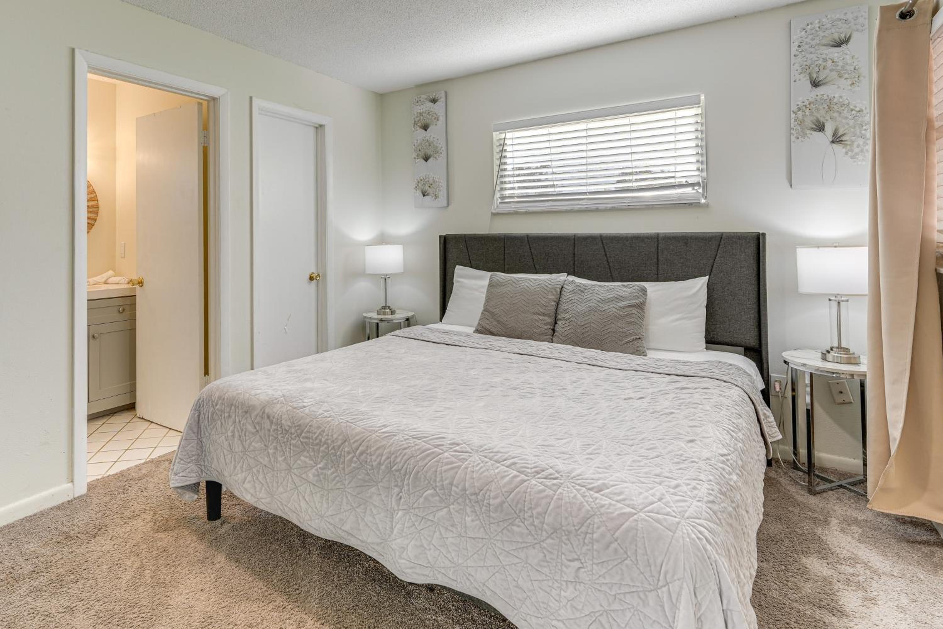 Townhome with Fenced Yard in Orlando Suburbs!