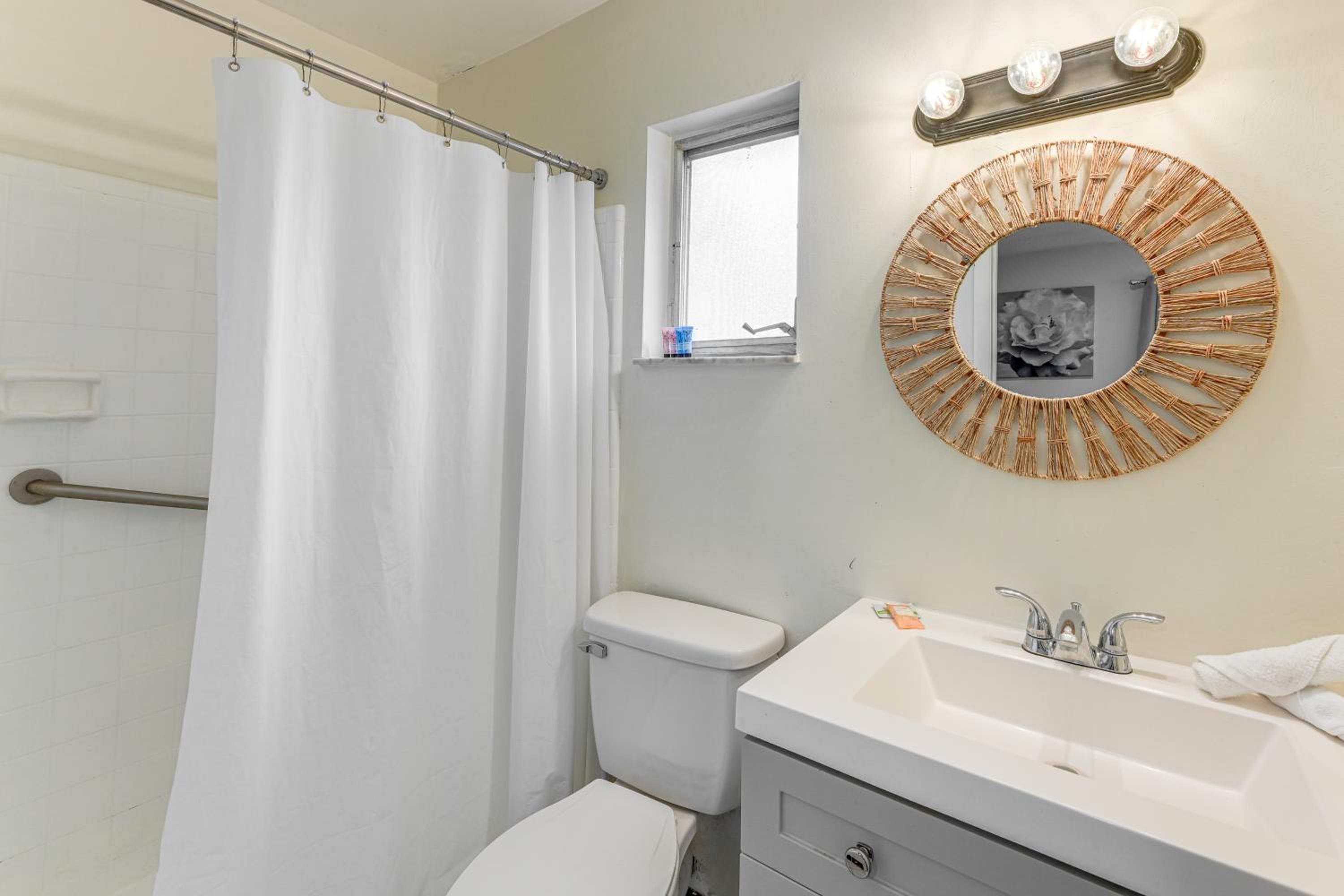 Townhome with Fenced Yard in Orlando Suburbs!