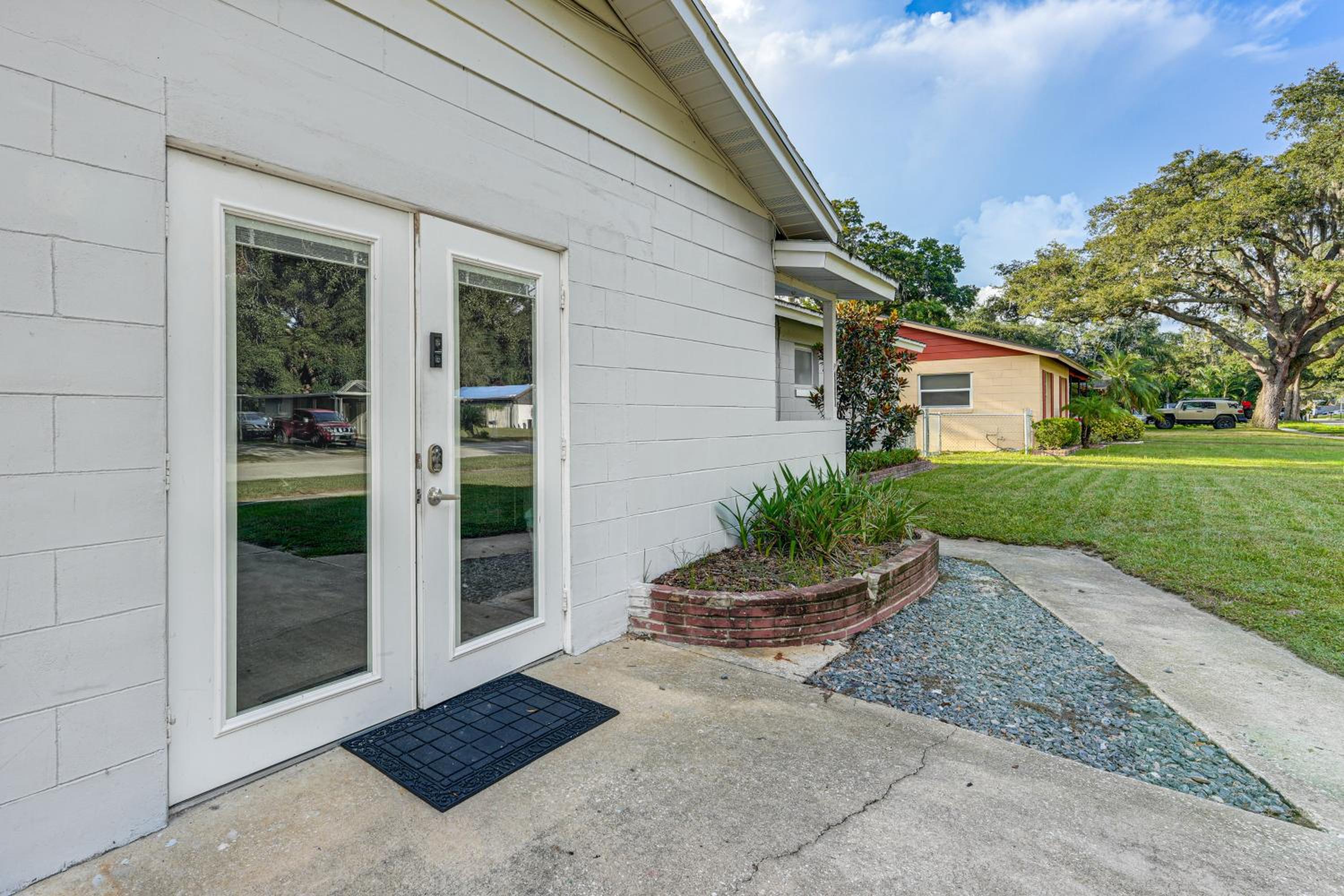Townhome with Fenced Yard in Orlando Suburbs!