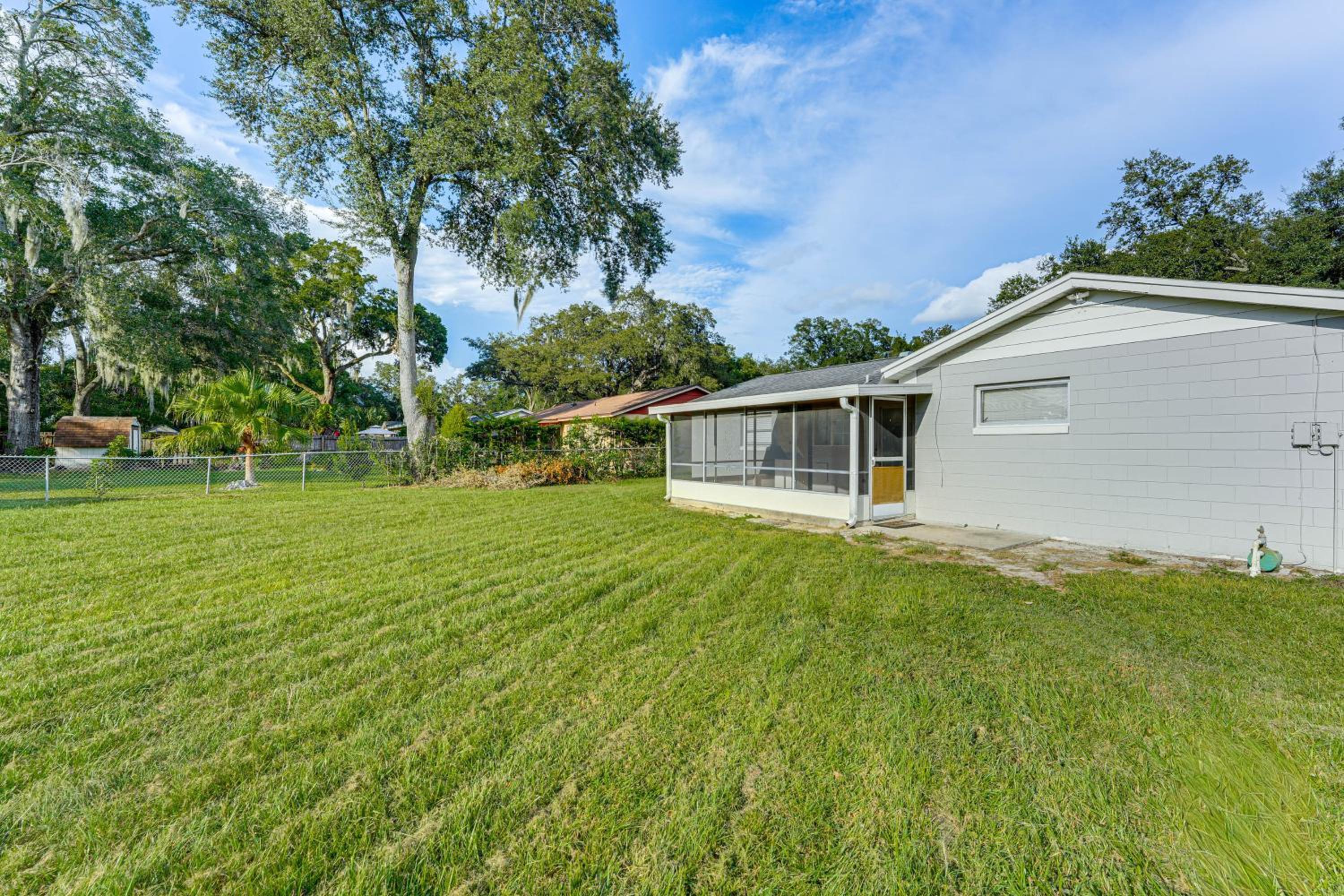 Townhome with Fenced Yard in Orlando Suburbs!