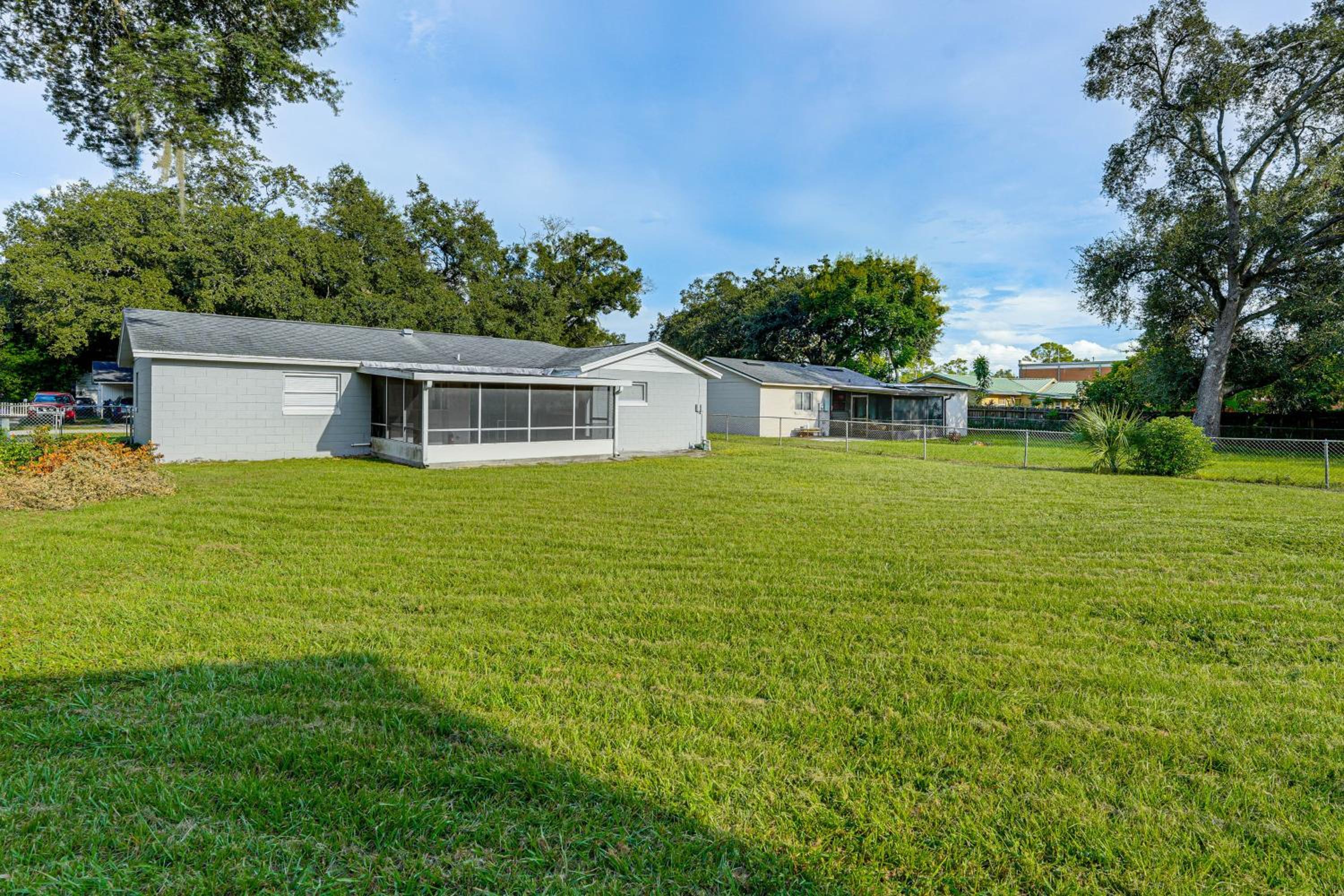 Townhome with Fenced Yard in Orlando Suburbs!