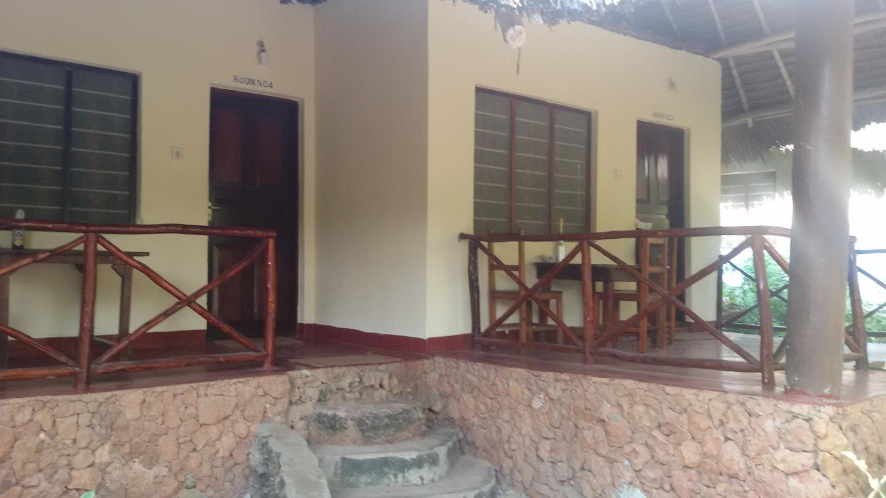 Baraka Aquarium Bungalows