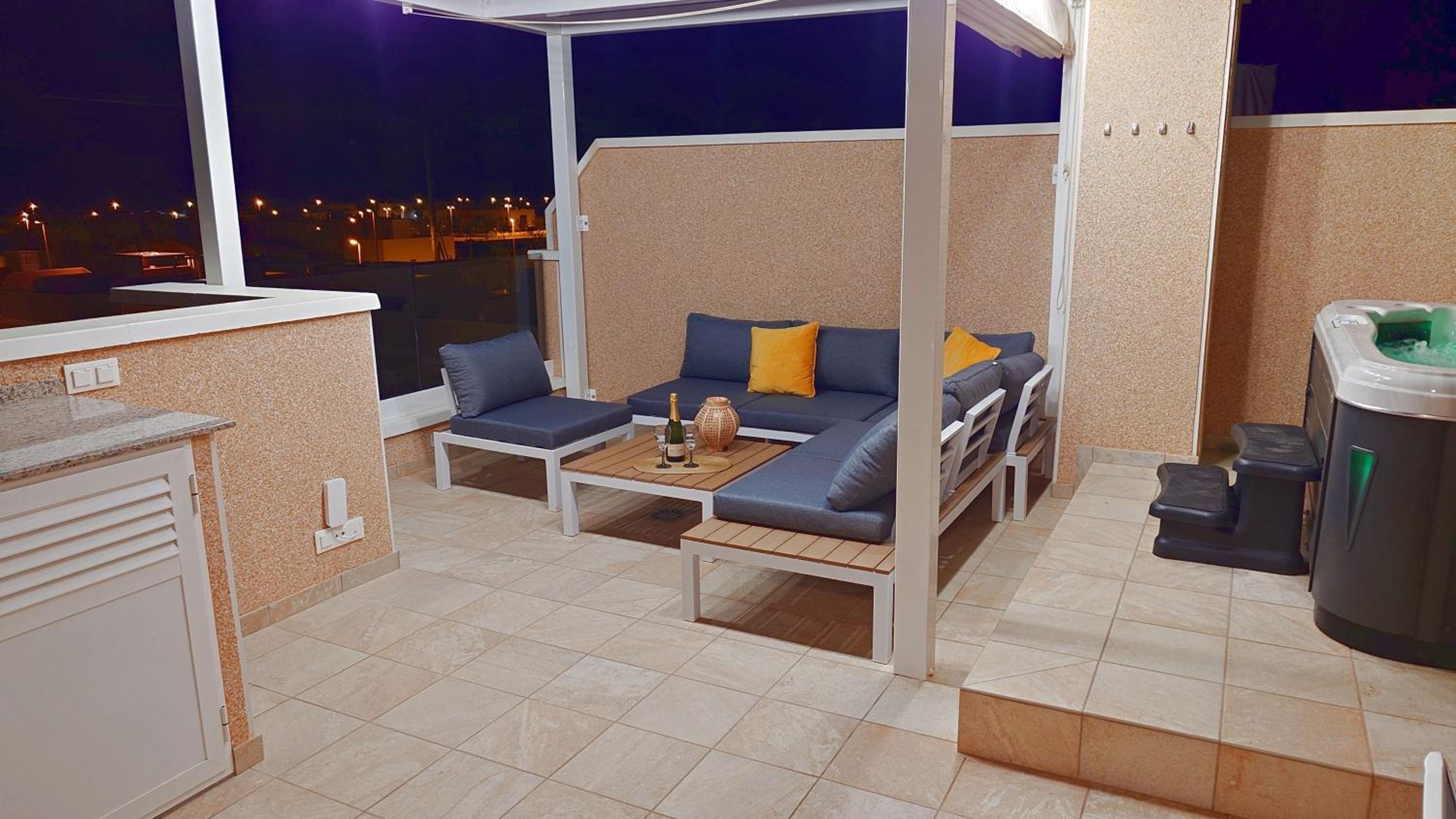 Torre sol Penthouse - jacuzzi - AC - garage - pool