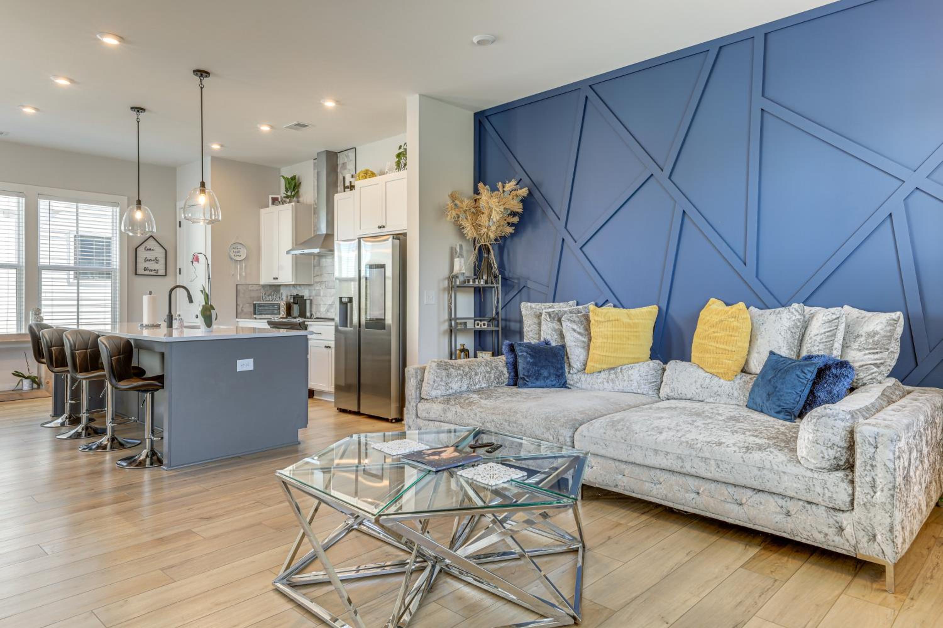 5 Mi to World Cup Games ATL Townhome with Balcony