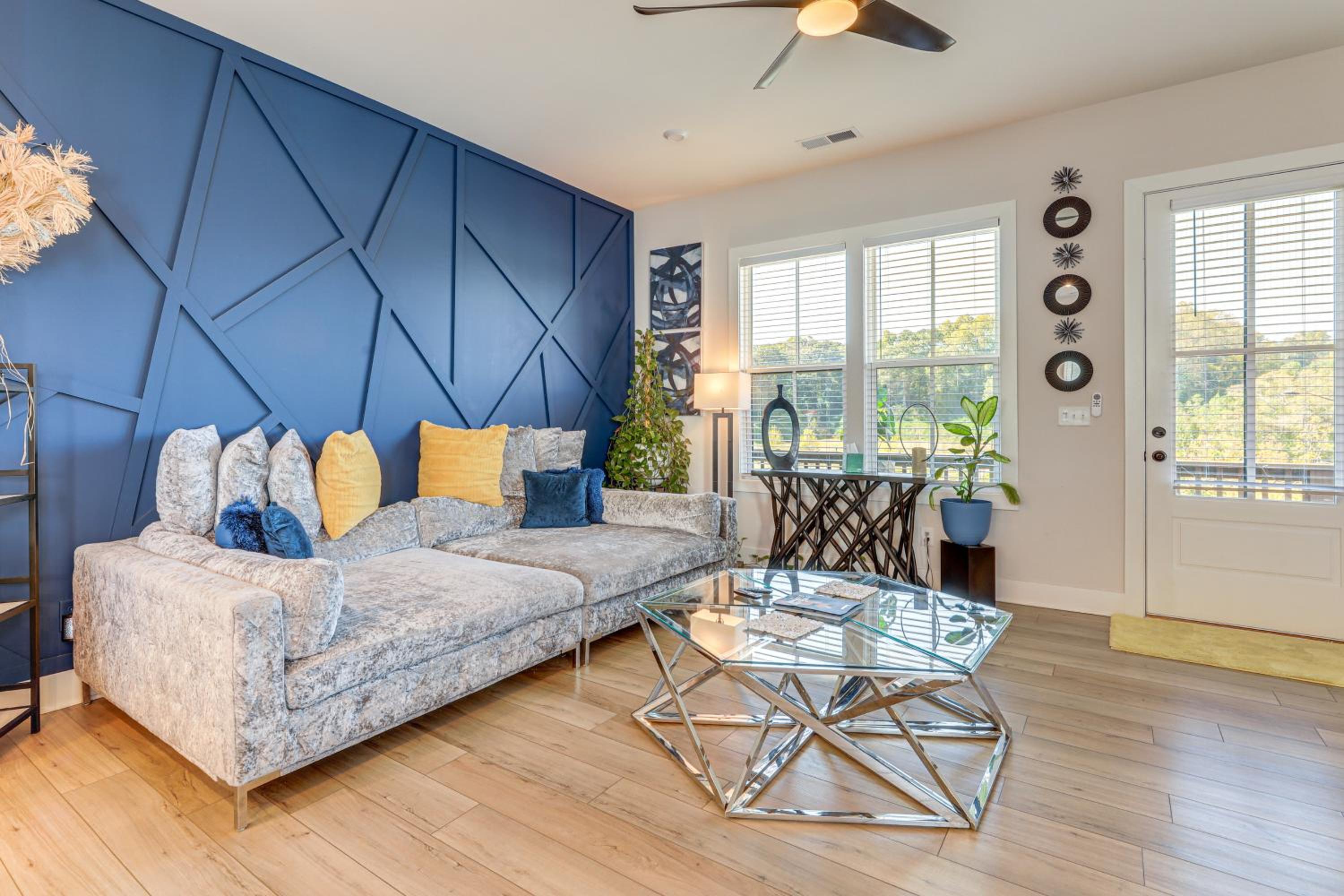 5 Mi to World Cup Games ATL Townhome with Balcony