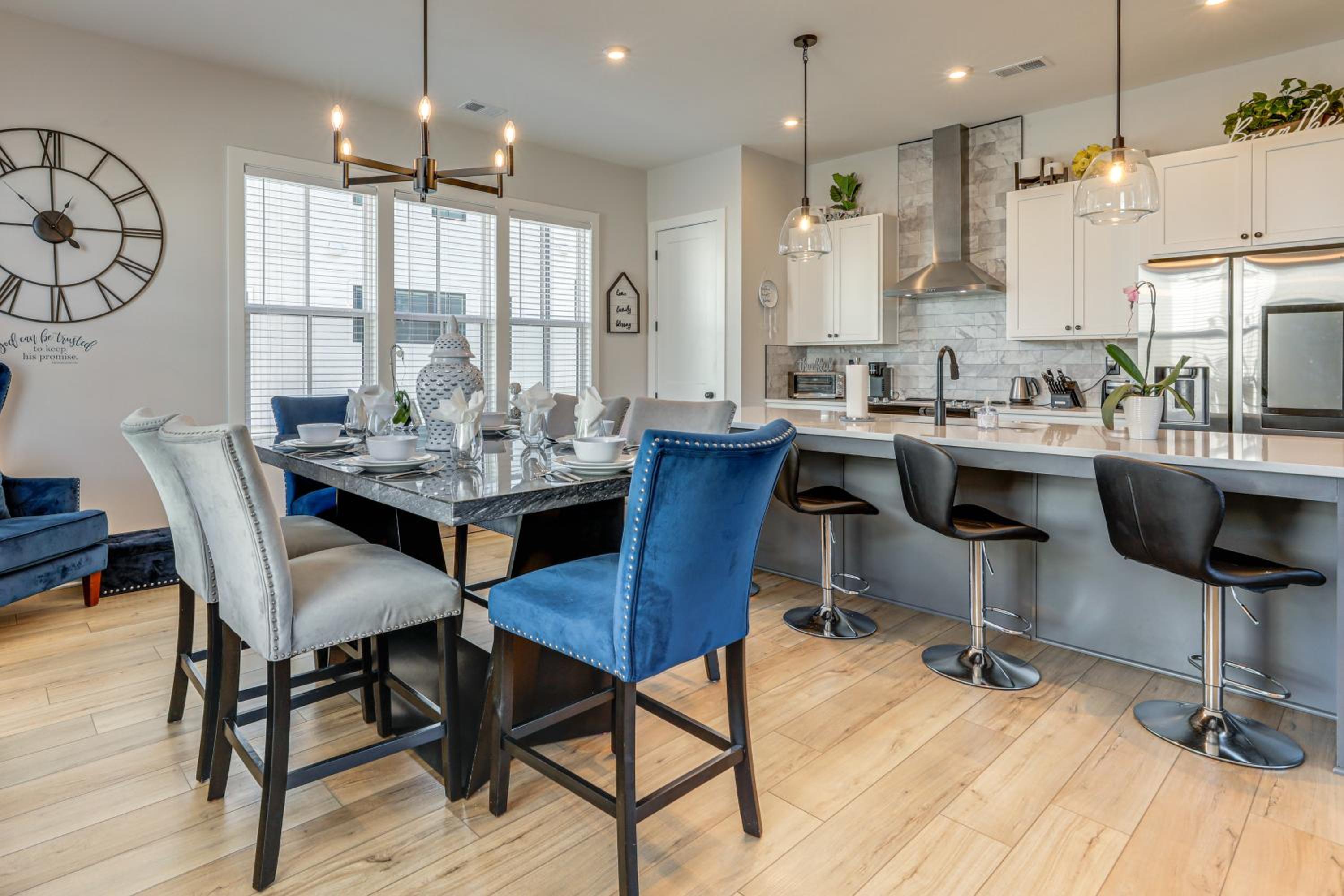 5 Mi to World Cup Games ATL Townhome with Balcony