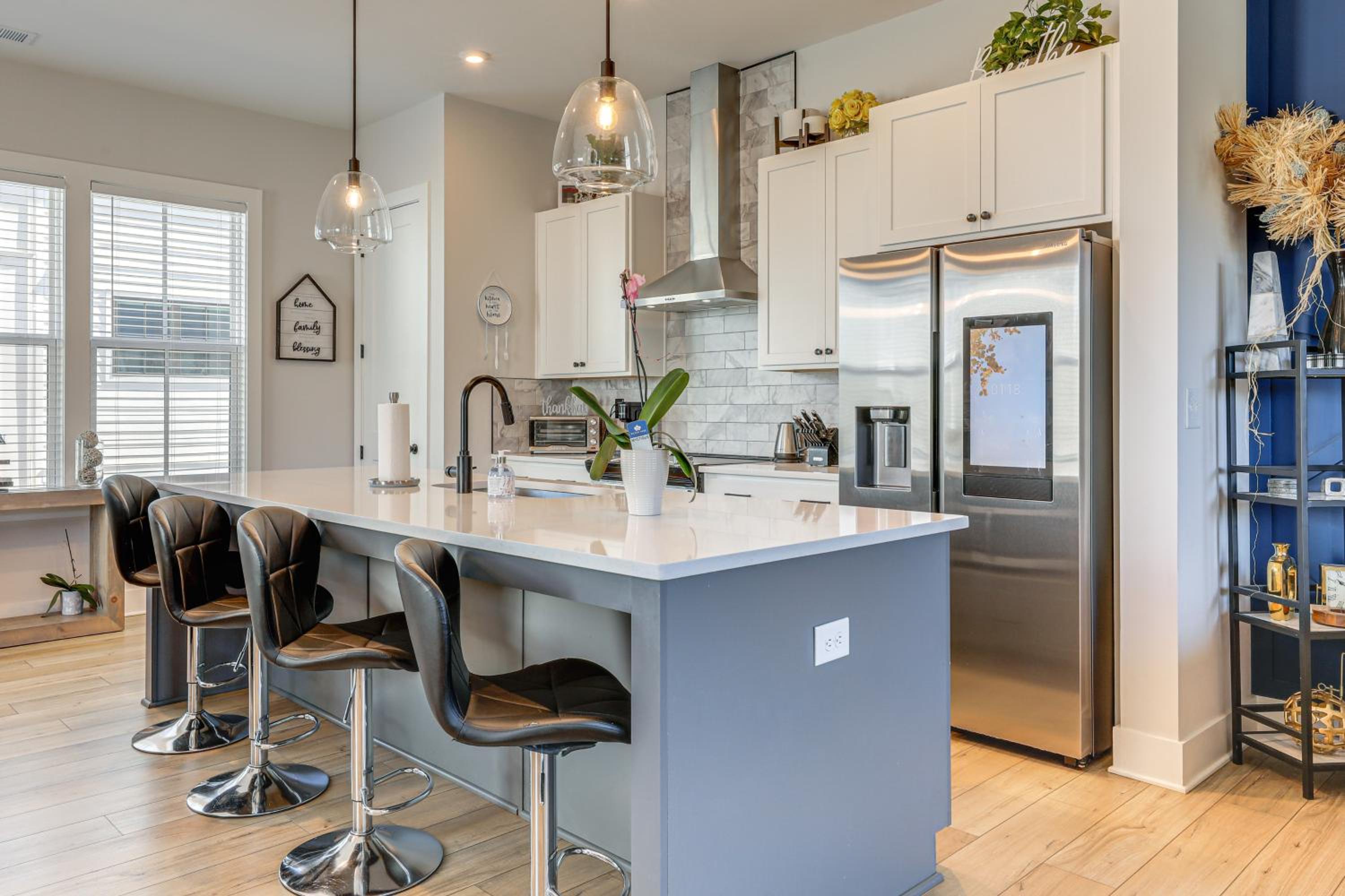 5 Mi to World Cup Games ATL Townhome with Balcony
