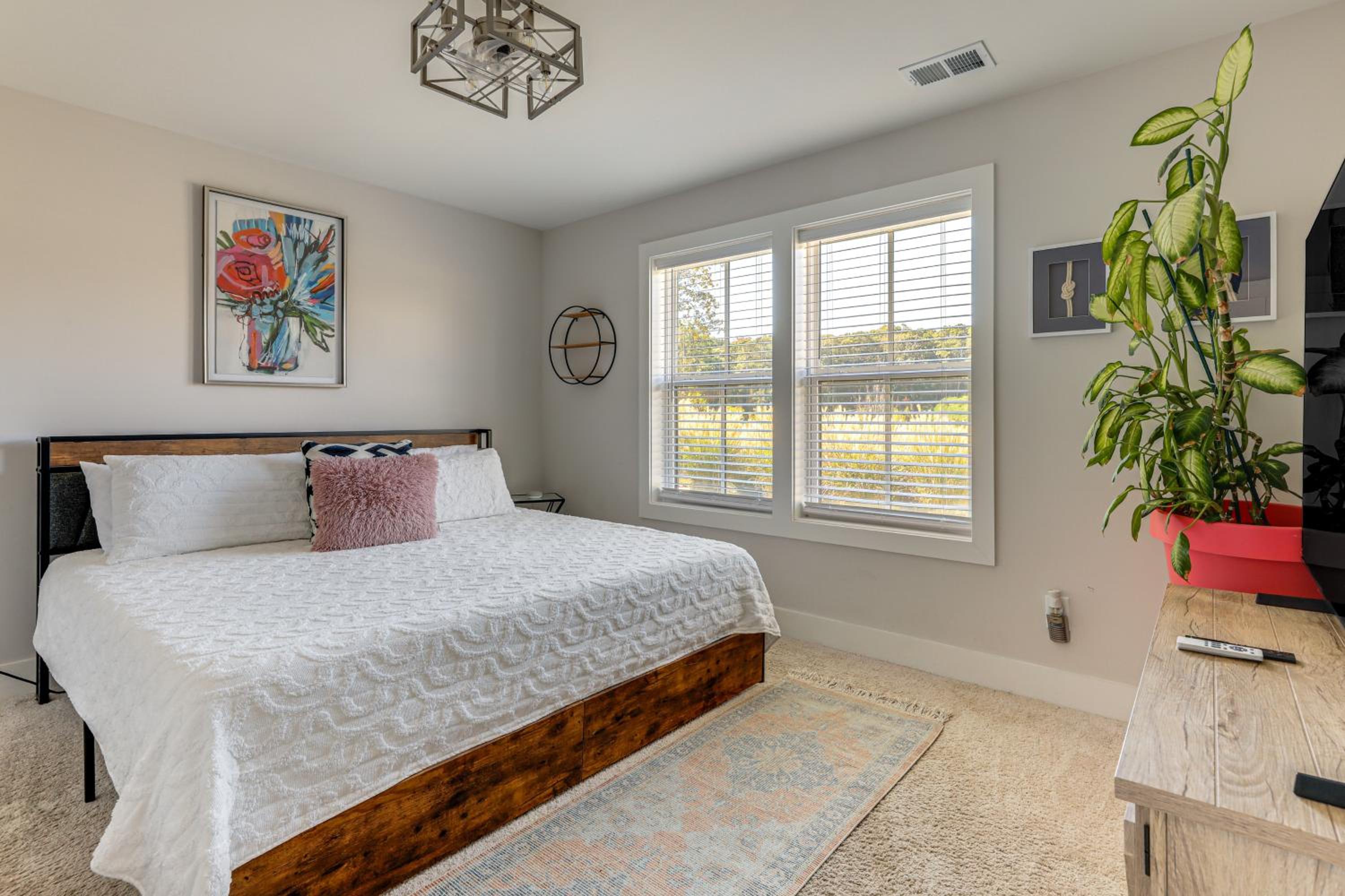 5 Mi to World Cup Games ATL Townhome with Balcony