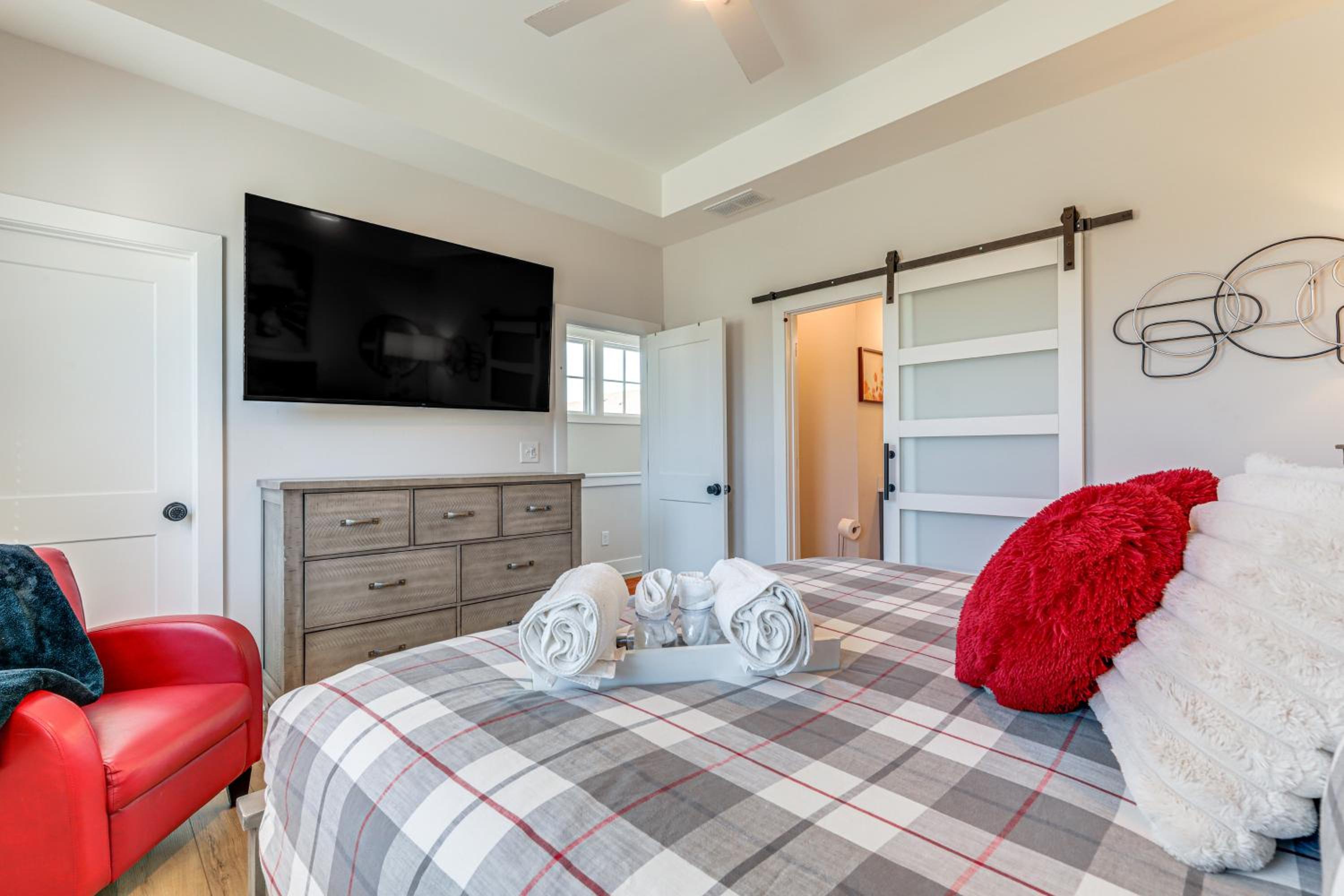5 Mi to World Cup Games ATL Townhome with Balcony