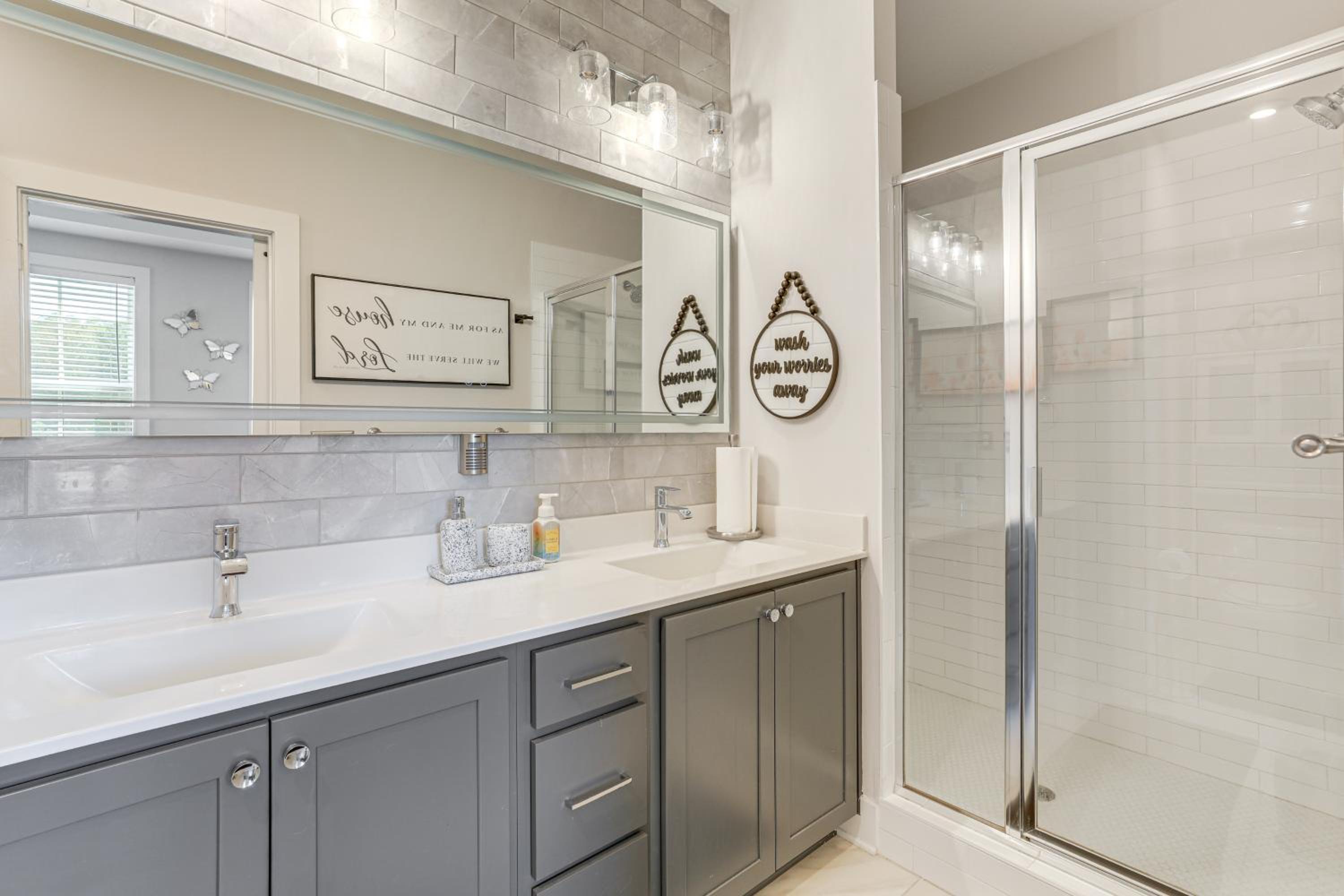 5 Mi to World Cup Games ATL Townhome with Balcony