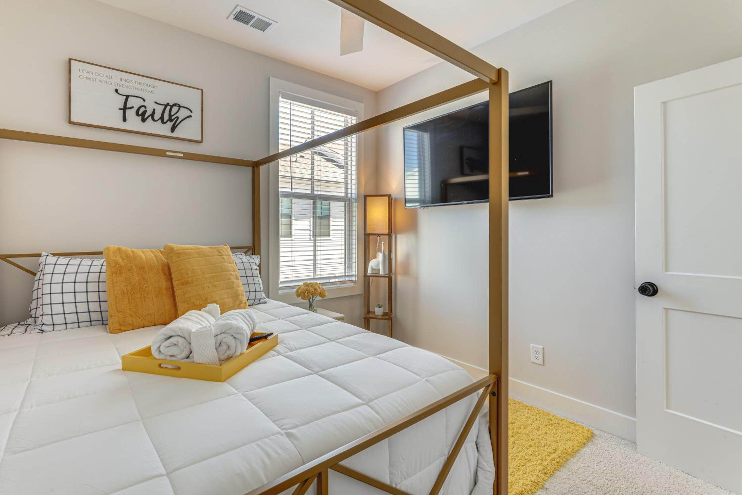 5 Mi to World Cup Games ATL Townhome with Balcony