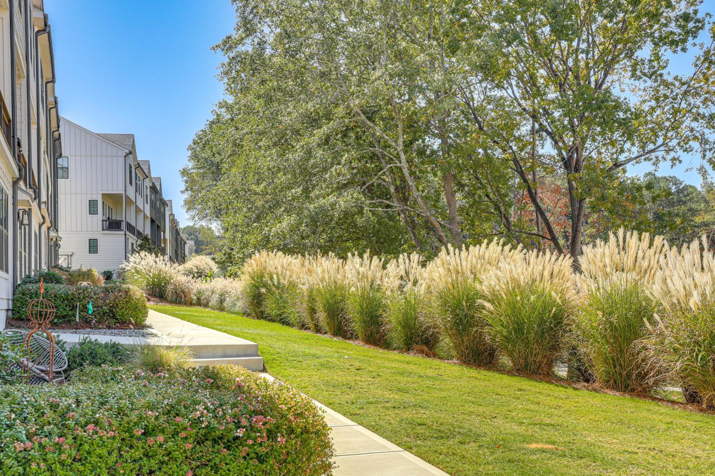 5 Mi to World Cup Games ATL Townhome with Balcony