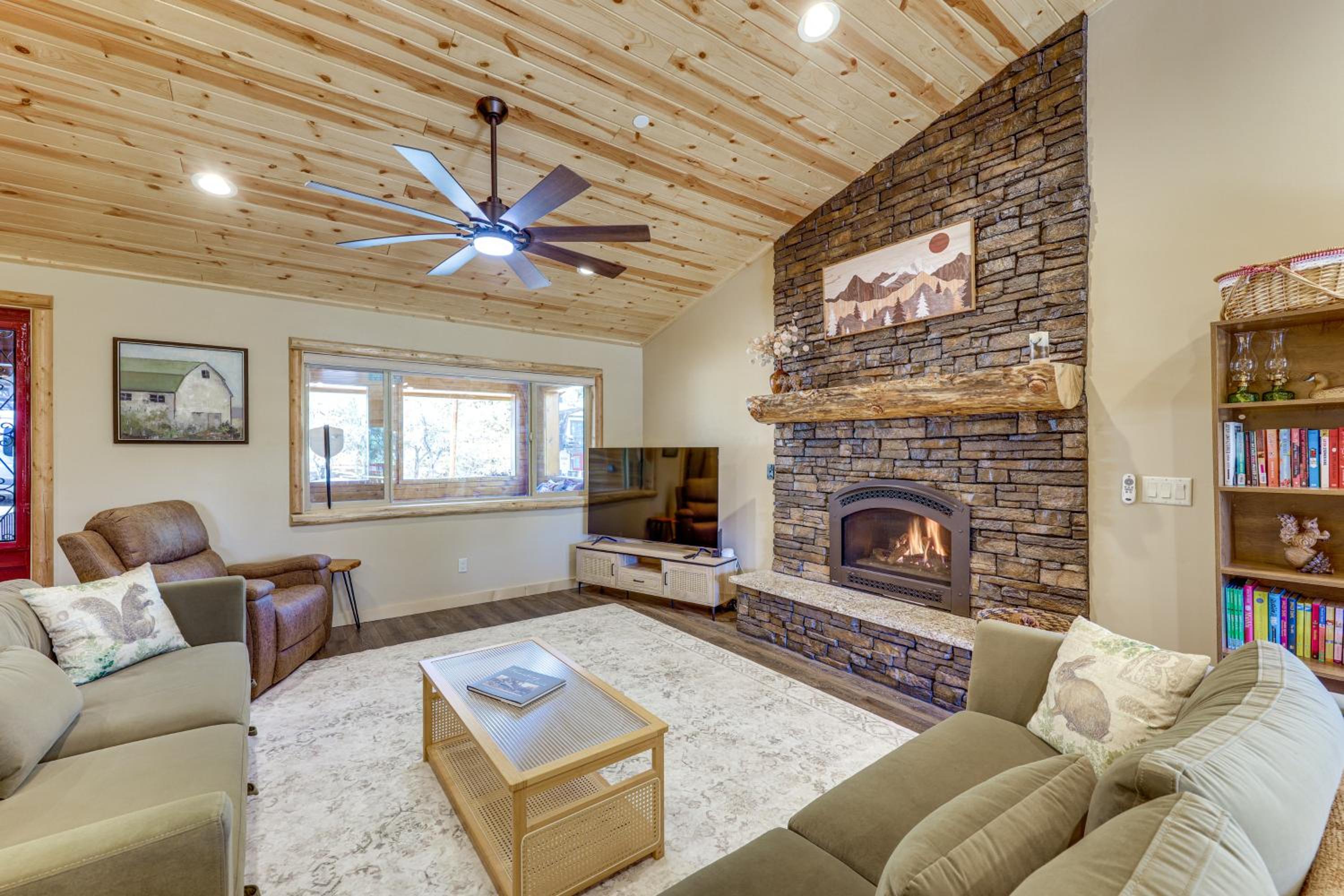 Big Bear Mtn Fun Family Cabin with Game Room