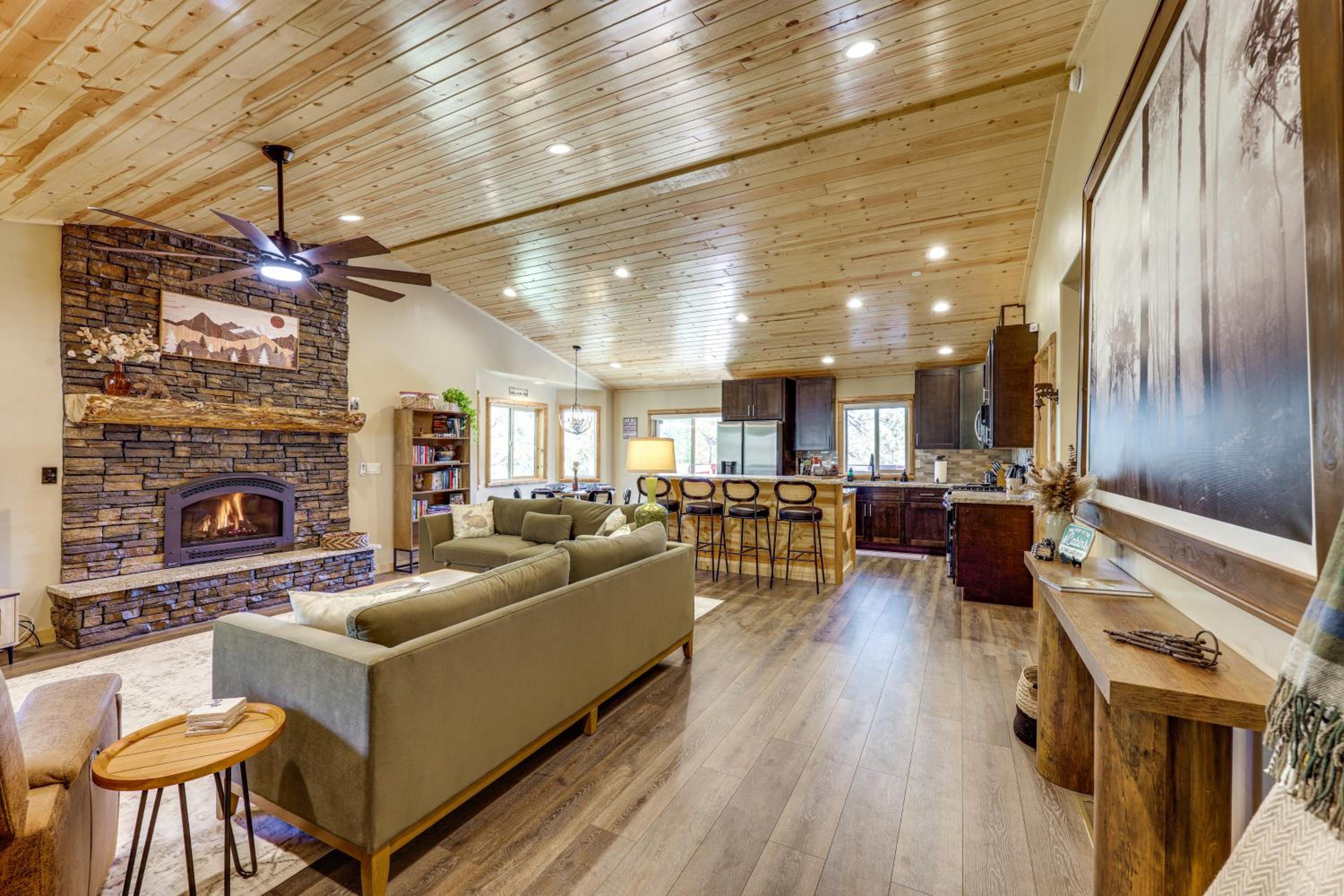 Big Bear Mtn Fun Family Cabin with Game Room