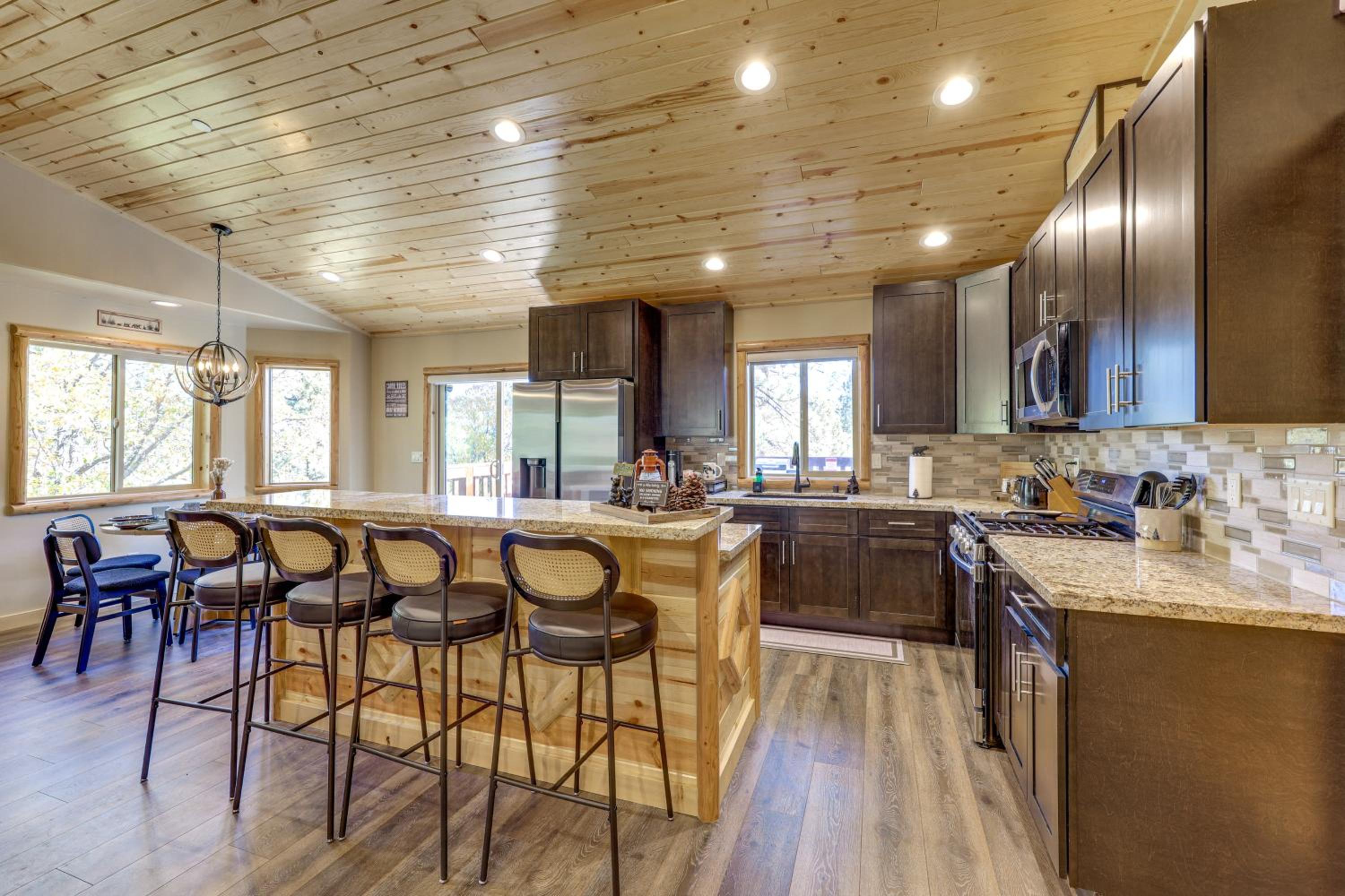 Big Bear Mtn Fun Family Cabin with Game Room