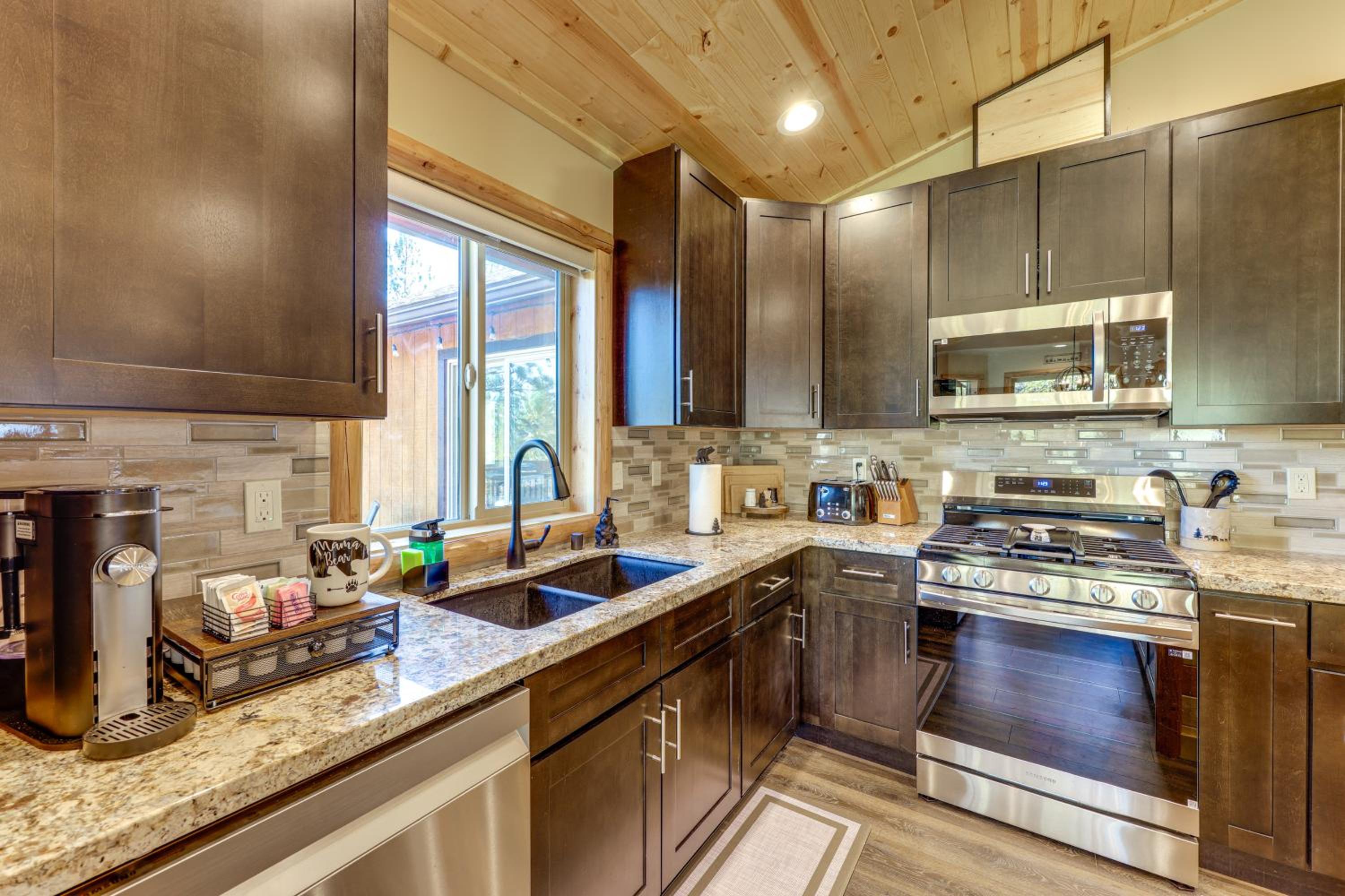 Big Bear Mtn Fun Family Cabin with Game Room