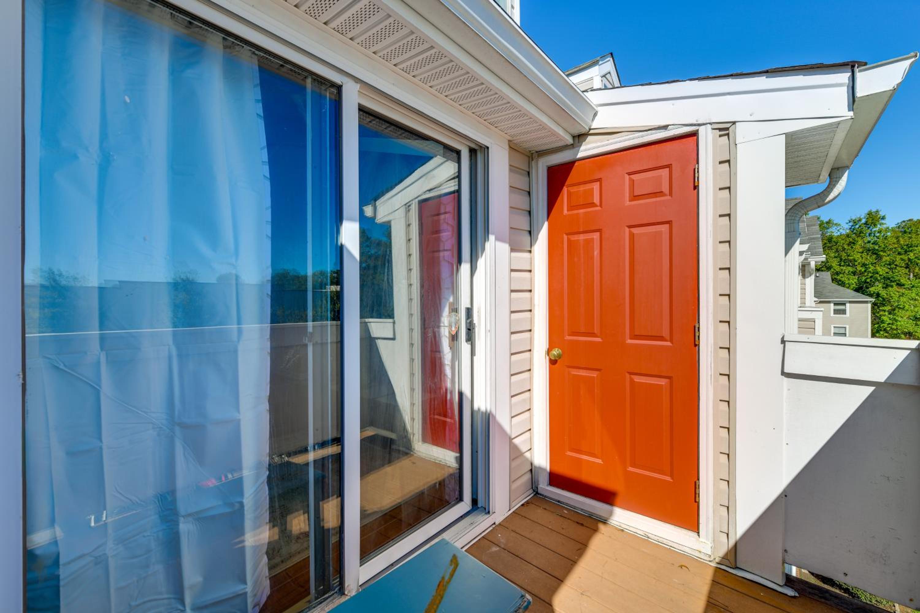Nurse-Ready Richmond Condo 4 Mi to Medical Centers
