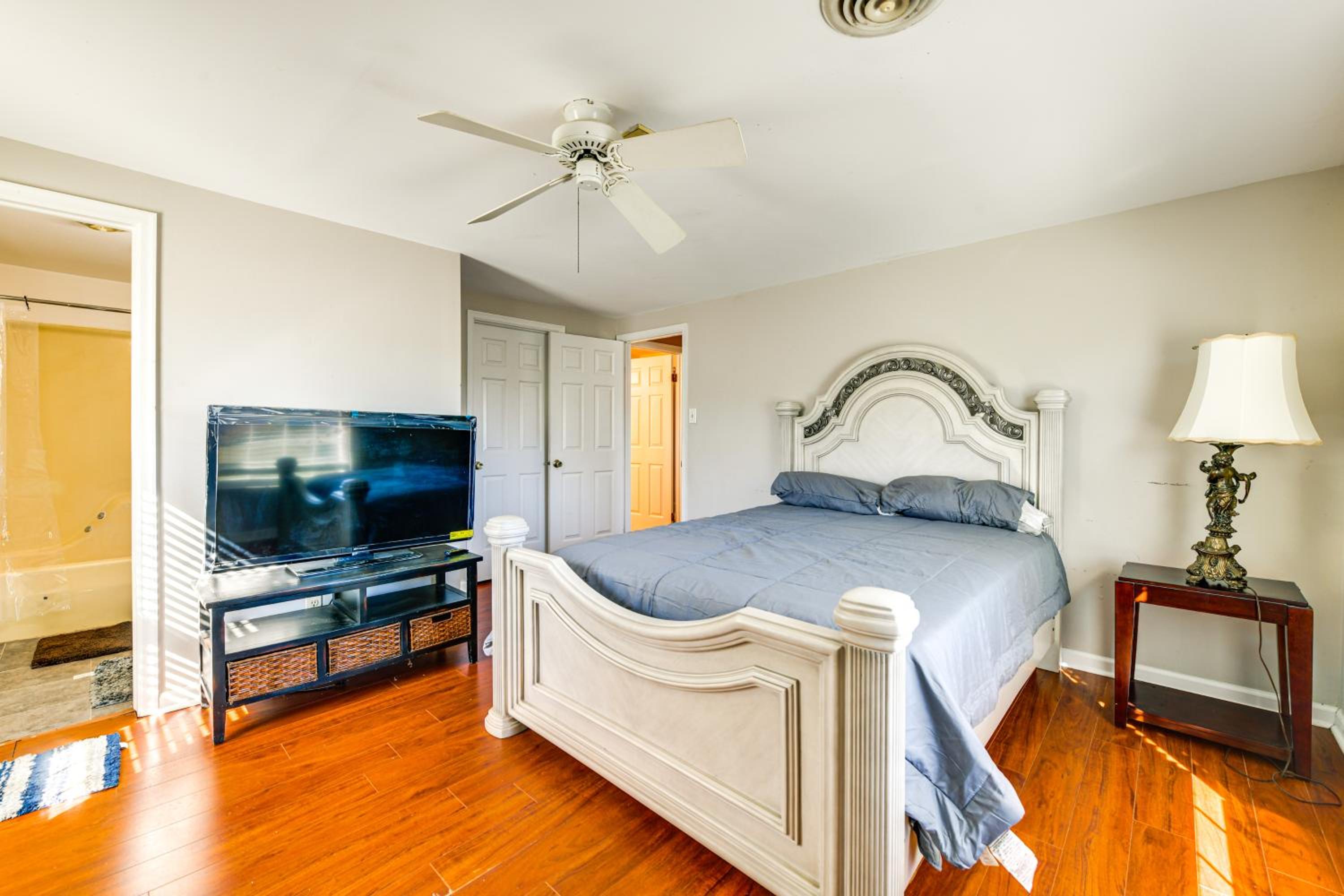 Nurse-Ready Richmond Condo 4 Mi to Medical Centers